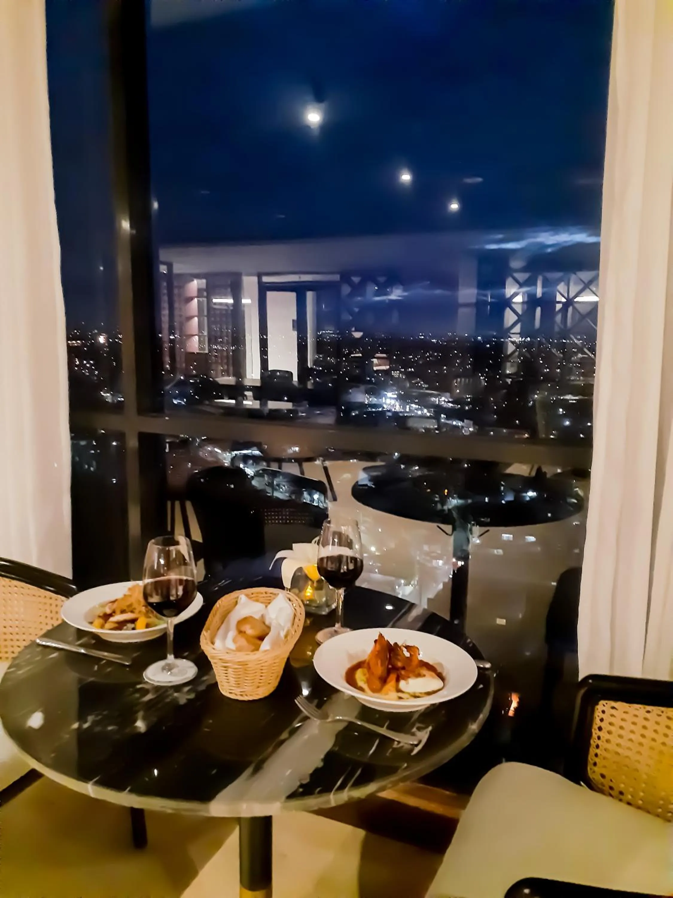 Restaurant/places to eat in The Excelsior Hotel Las Piñas