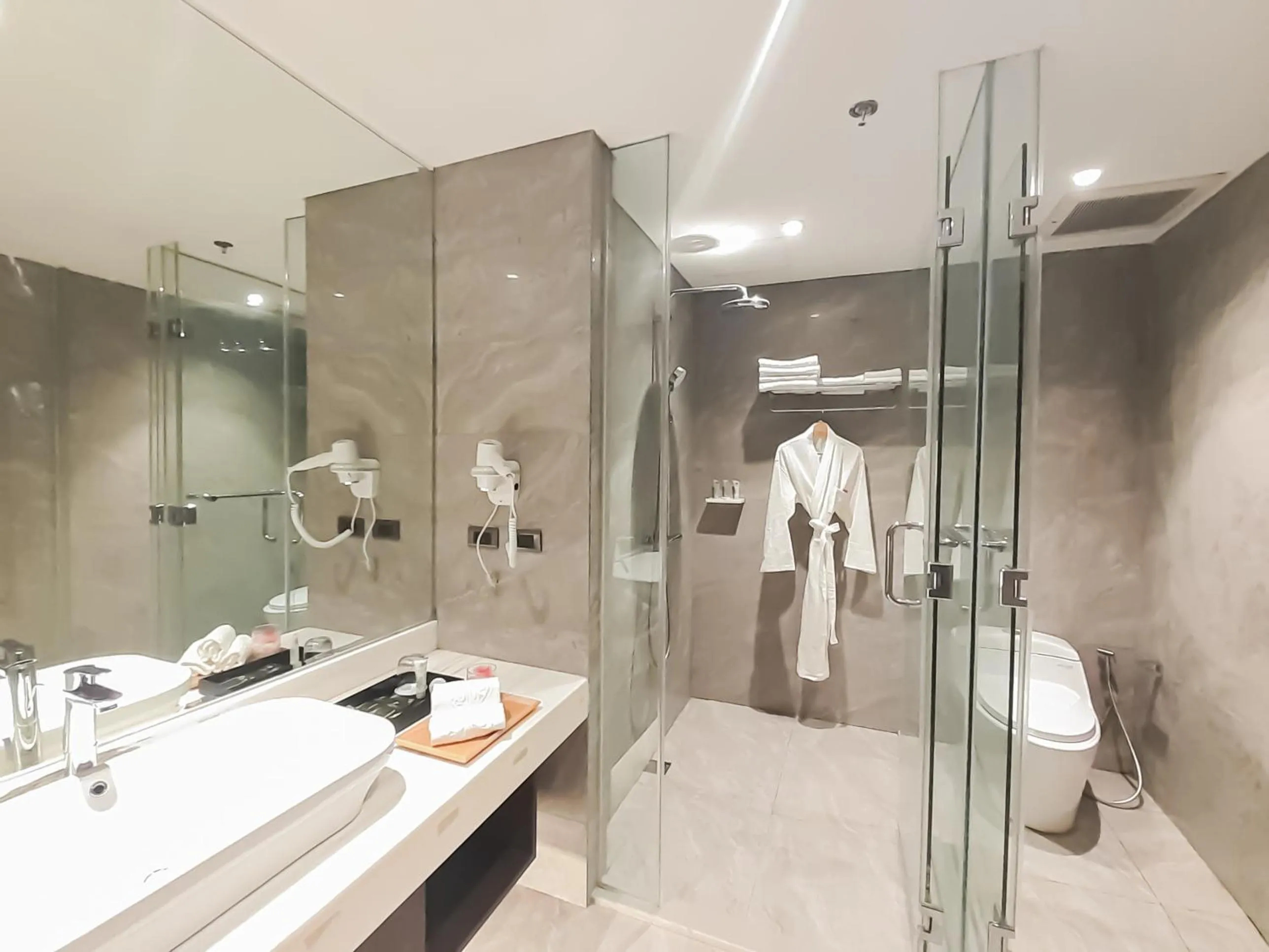 Bathroom in The Excelsior Hotel Las Piñas