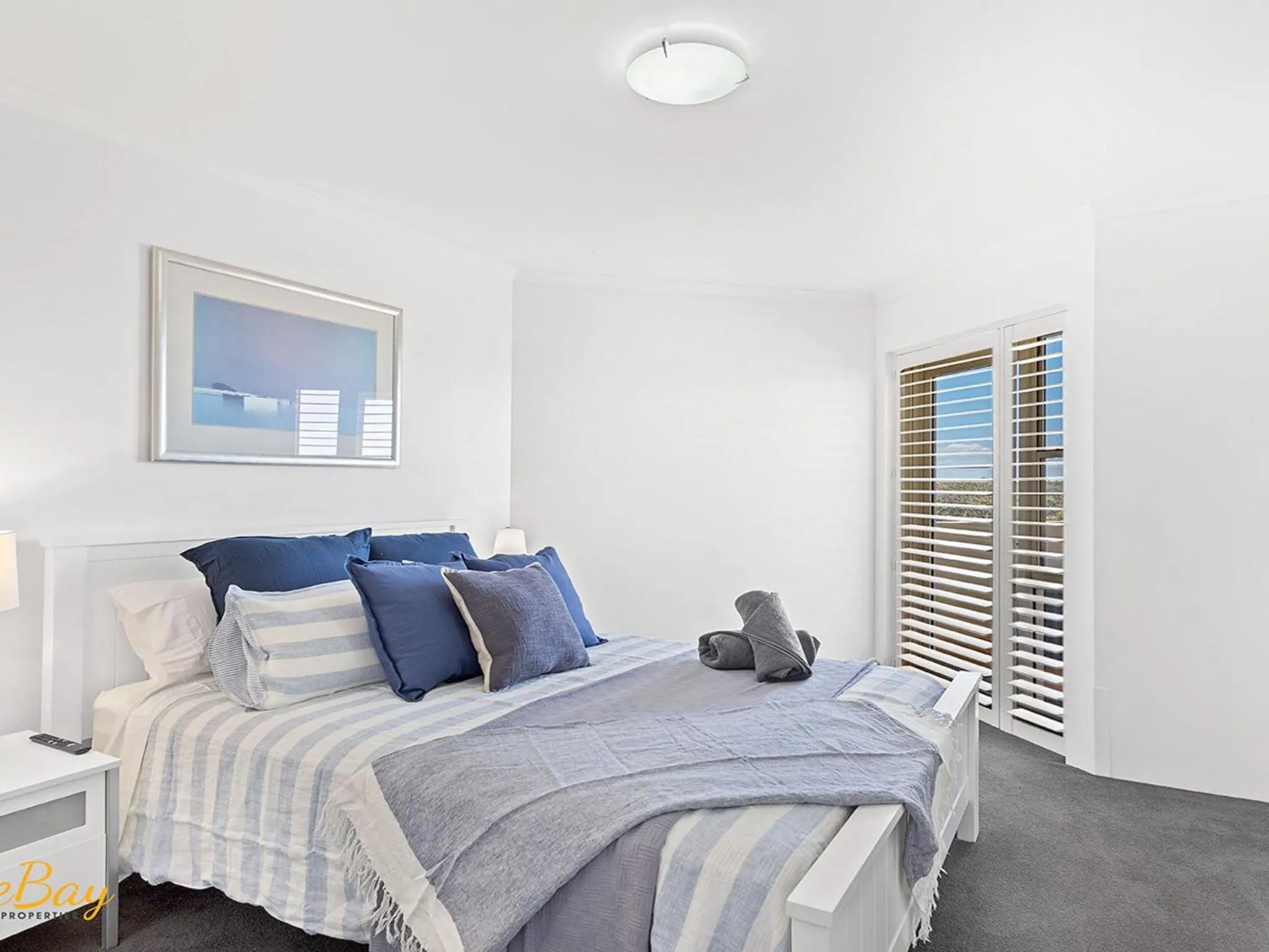 Bedroom, Bed in Breakwater Apartment 402