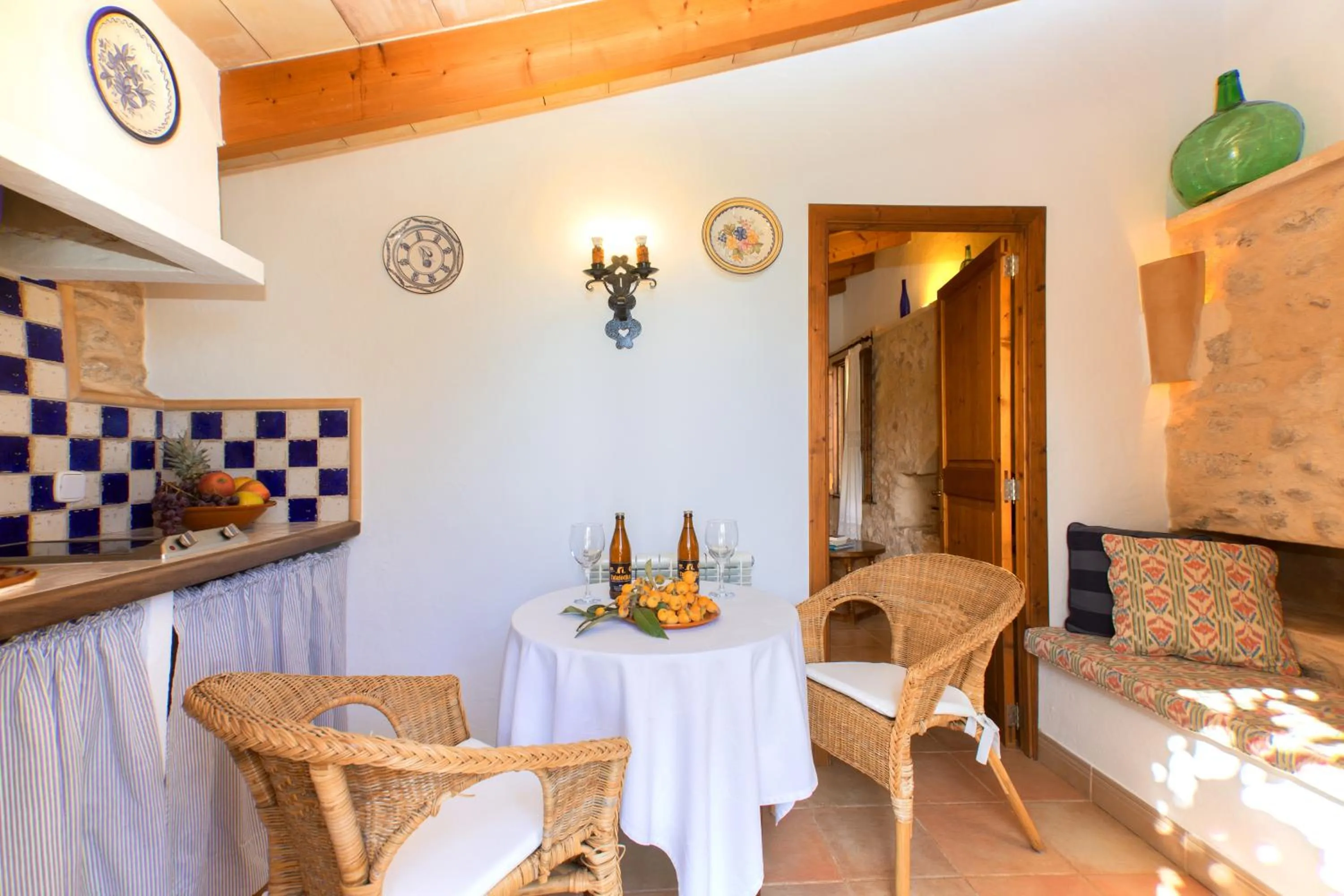 Kitchen or kitchenette, Bed in Agroturismo Es Pla De Llodrá