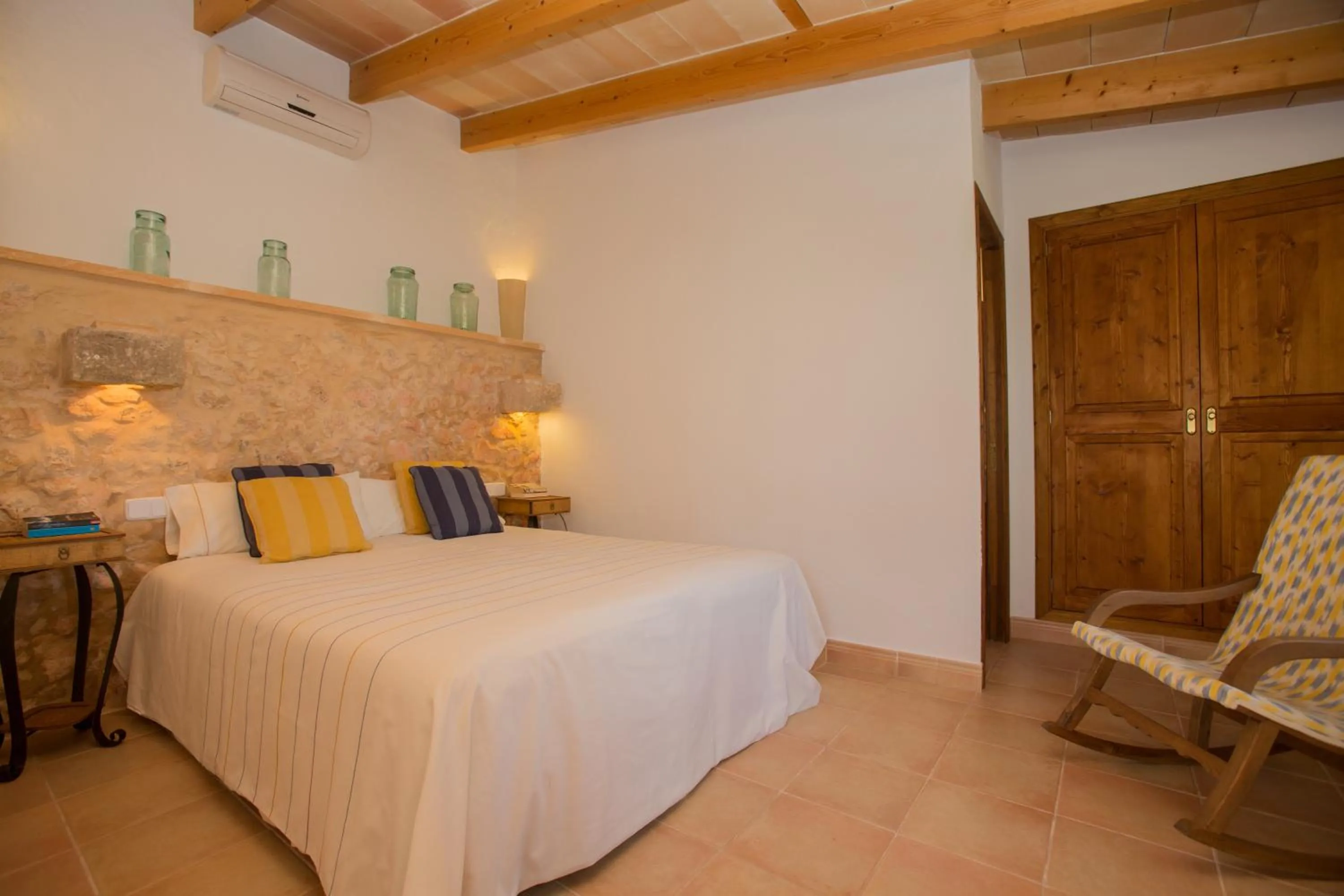 Bed in Agroturismo Es Pla De Llodrá