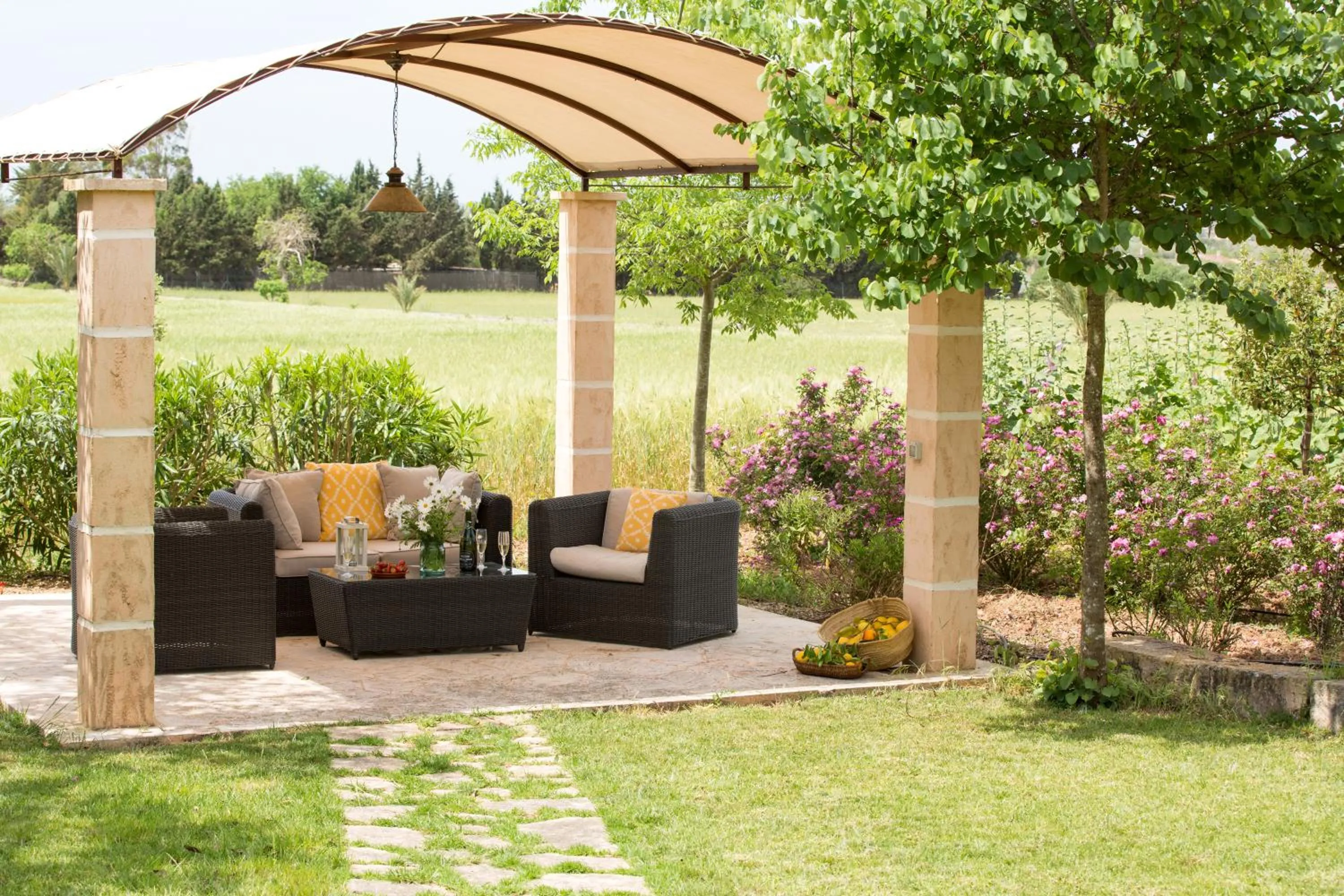 Garden in Agroturismo Es Pla De Llodrá