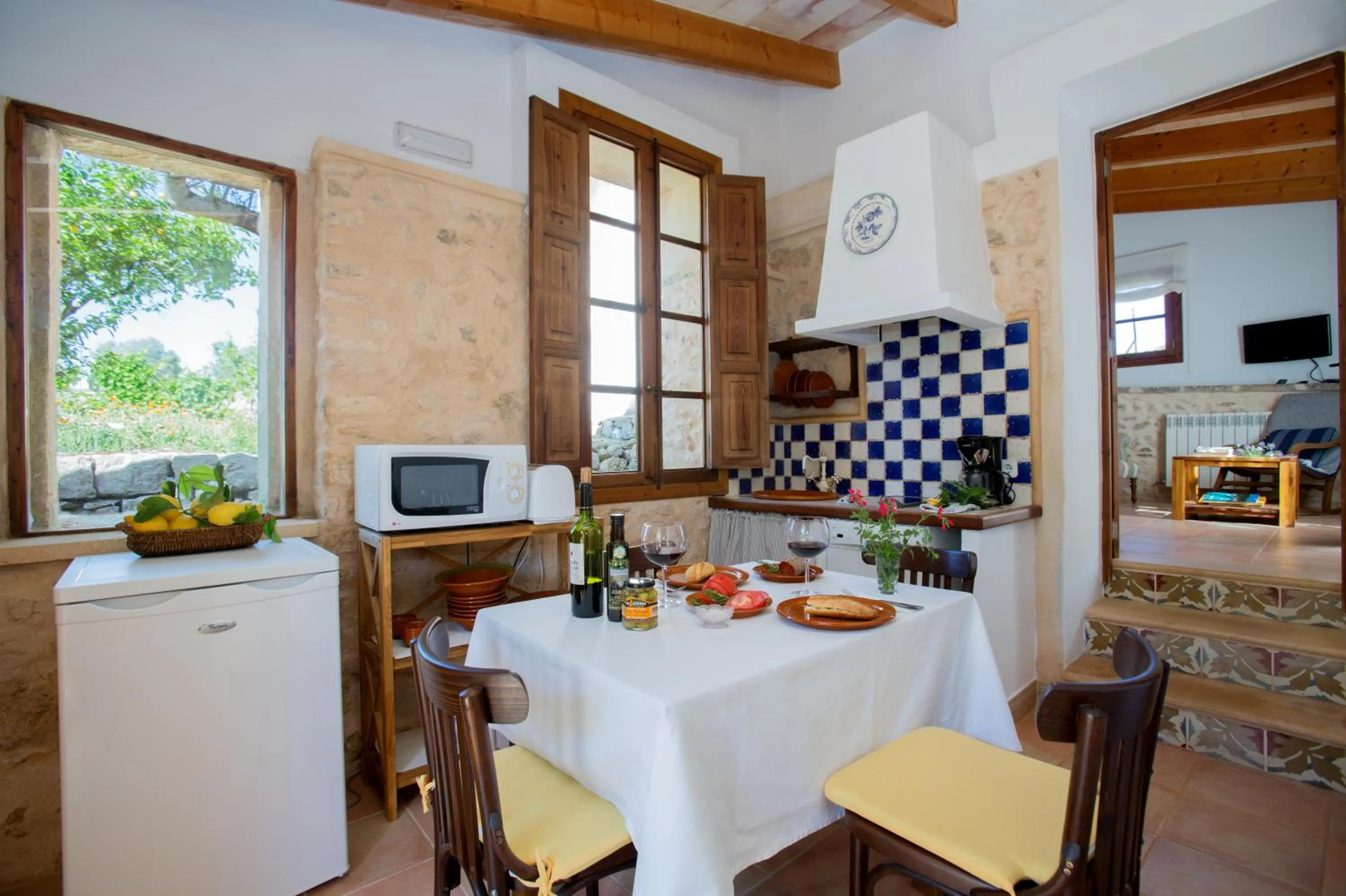 Kitchen or kitchenette in Agroturismo Es Pla De Llodrá