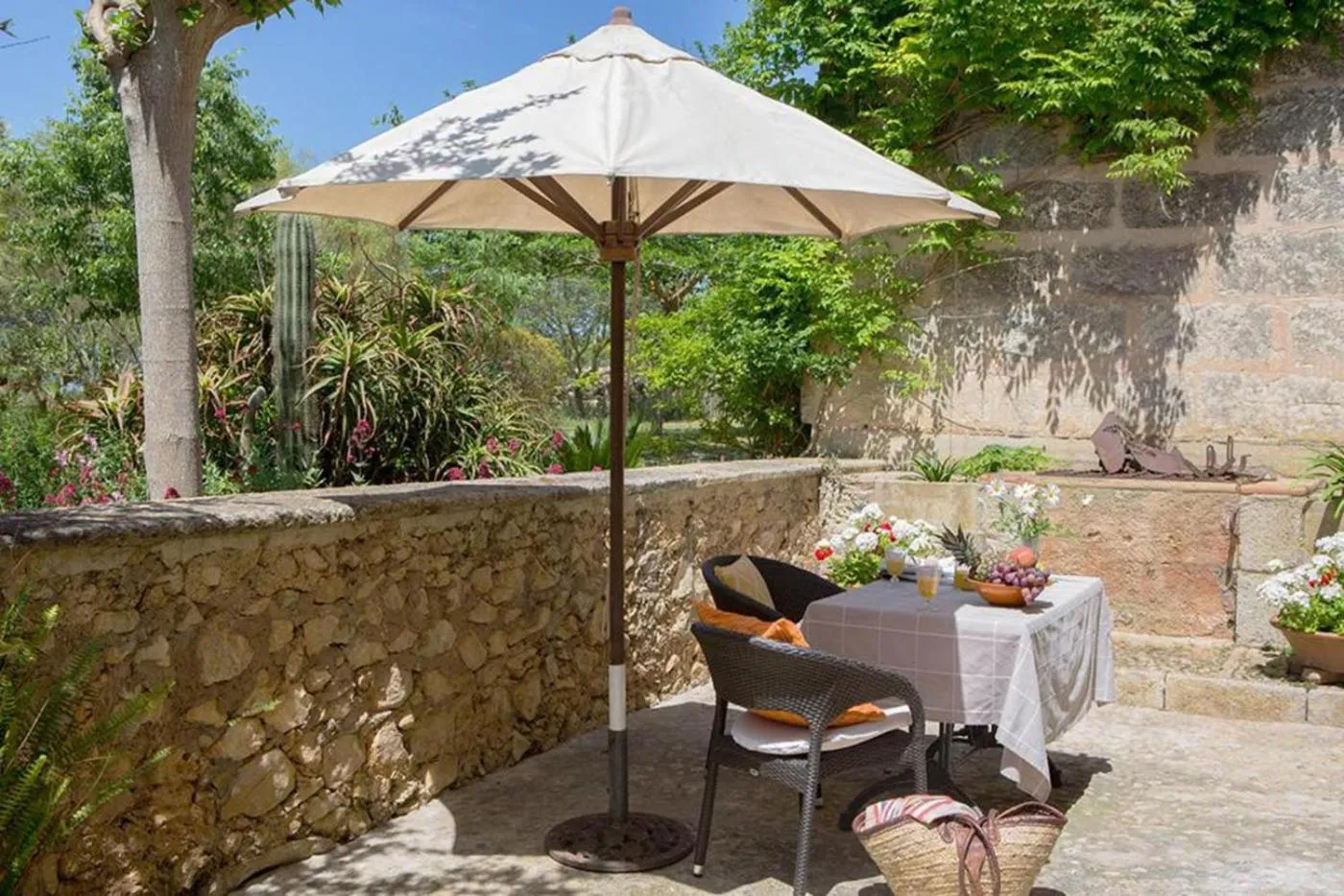 Seating area in Agroturismo Es Pla De Llodrá