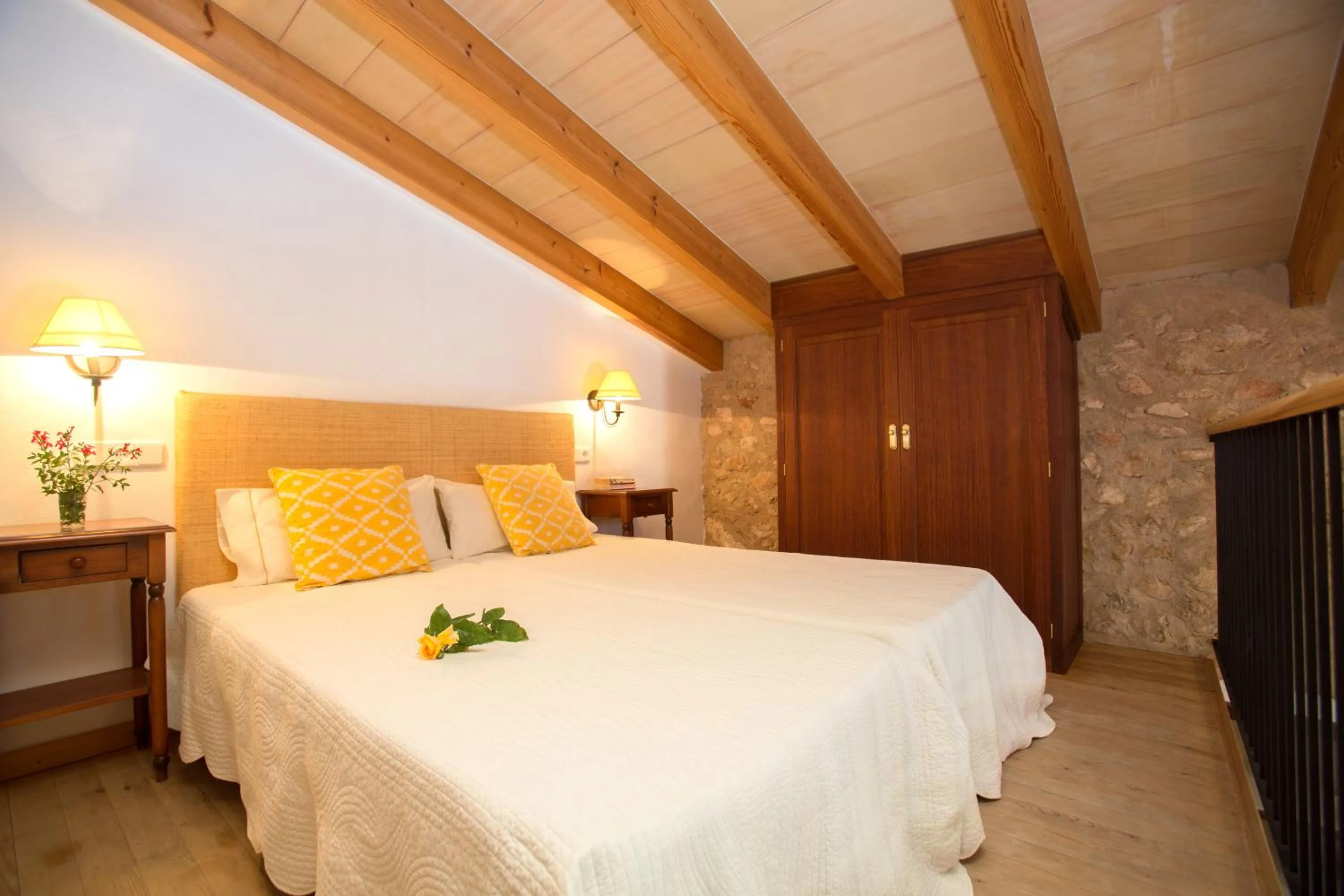Bed in Agroturismo Es Pla De Llodrá