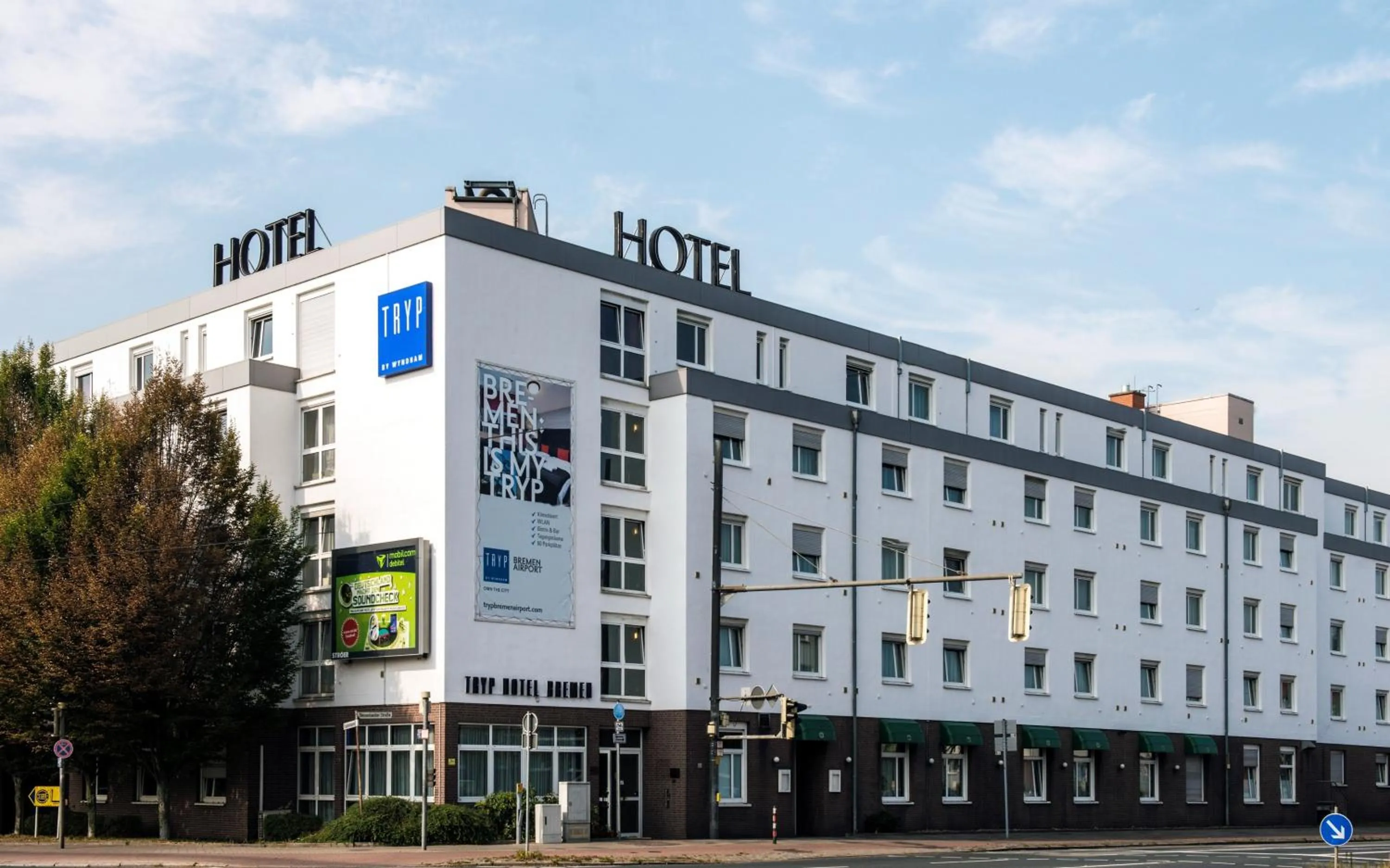 Facade/entrance, Property Building in Tryp by Wyndham Bremen Airport