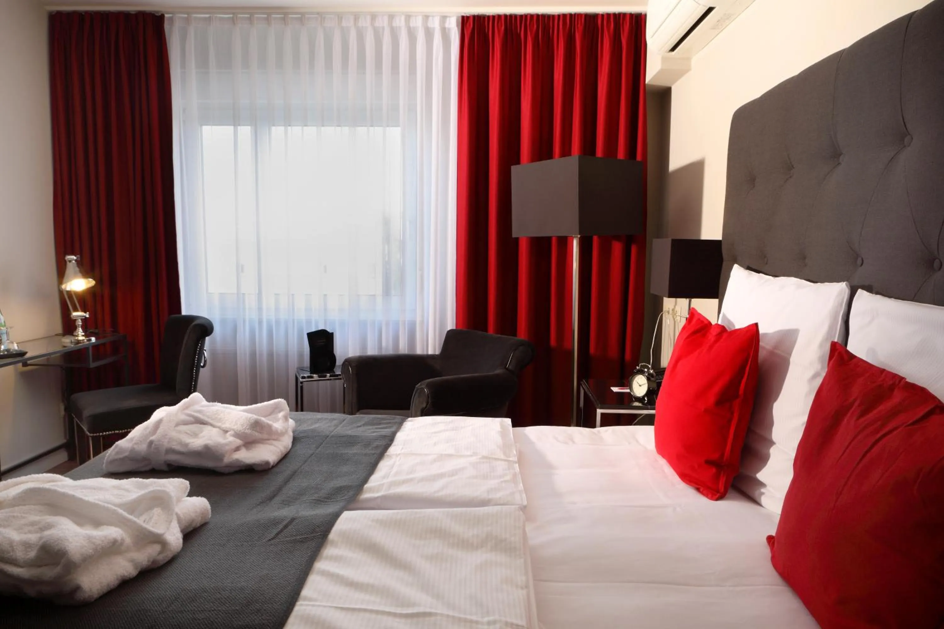 Photo of the whole room in Tryp by Wyndham Bremen Airport