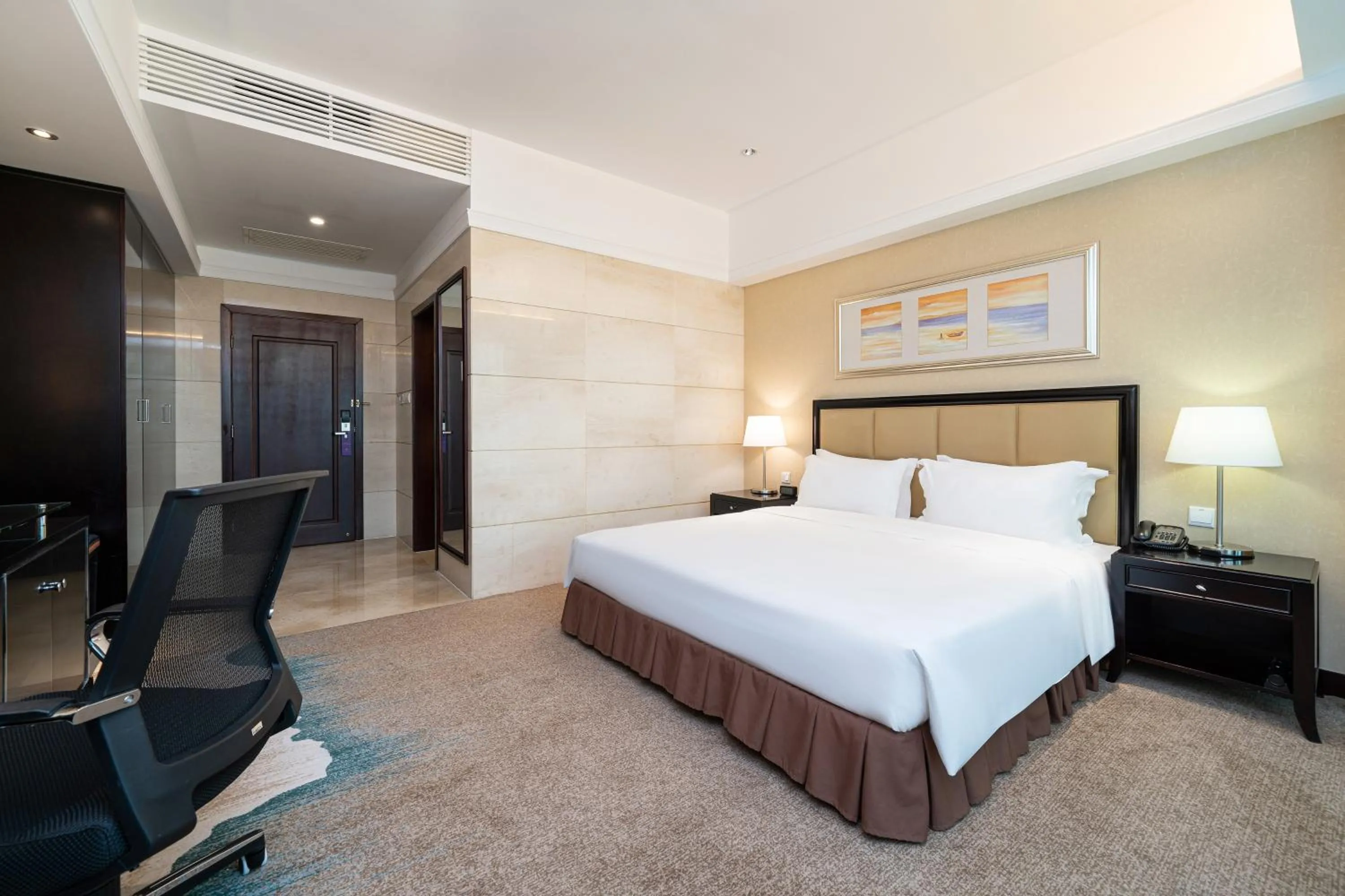 Bed in Oriental Ginza Hotel Shenzhen