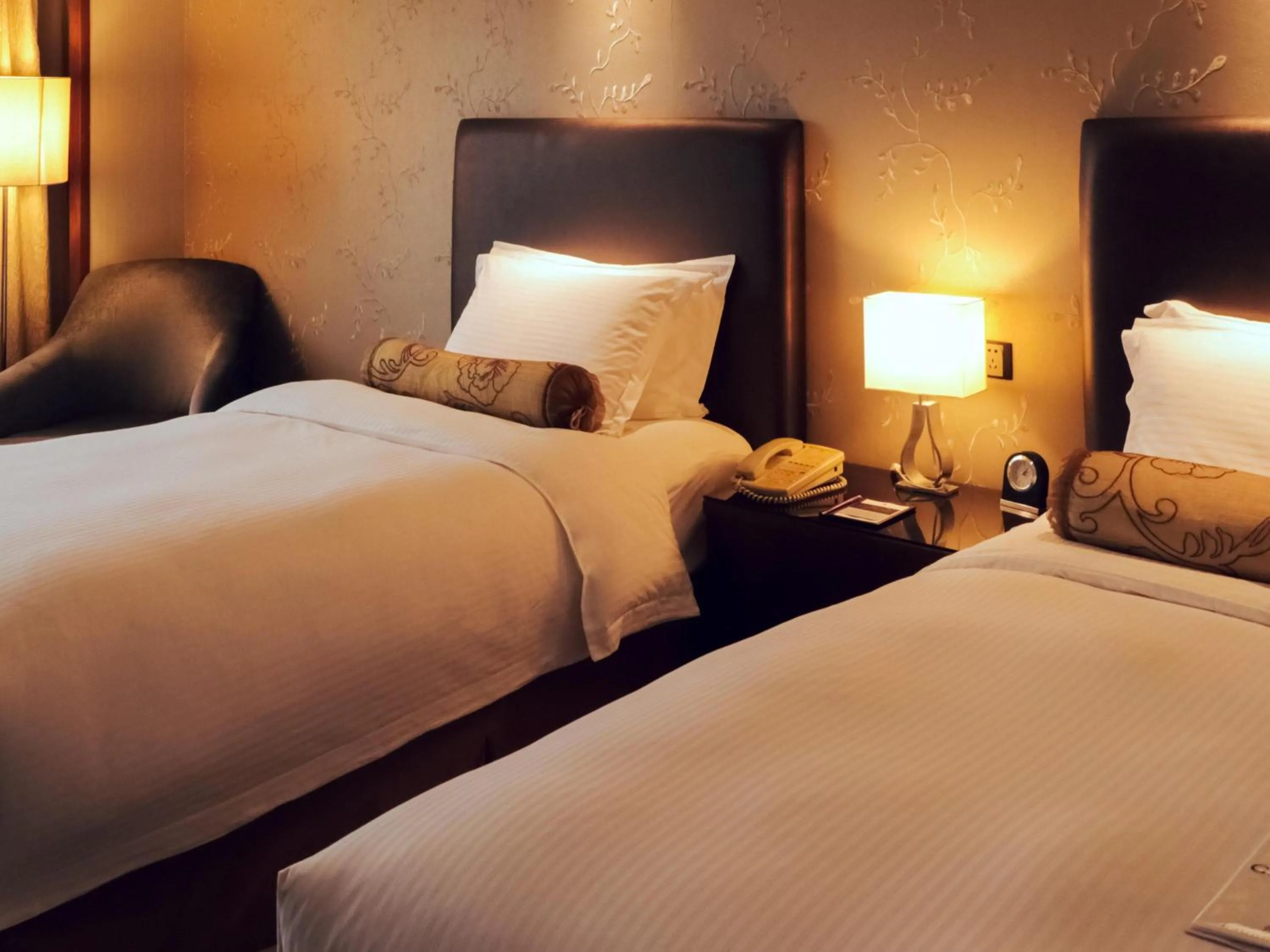 Bedroom, Bed in Grand Mercure Beijing Central