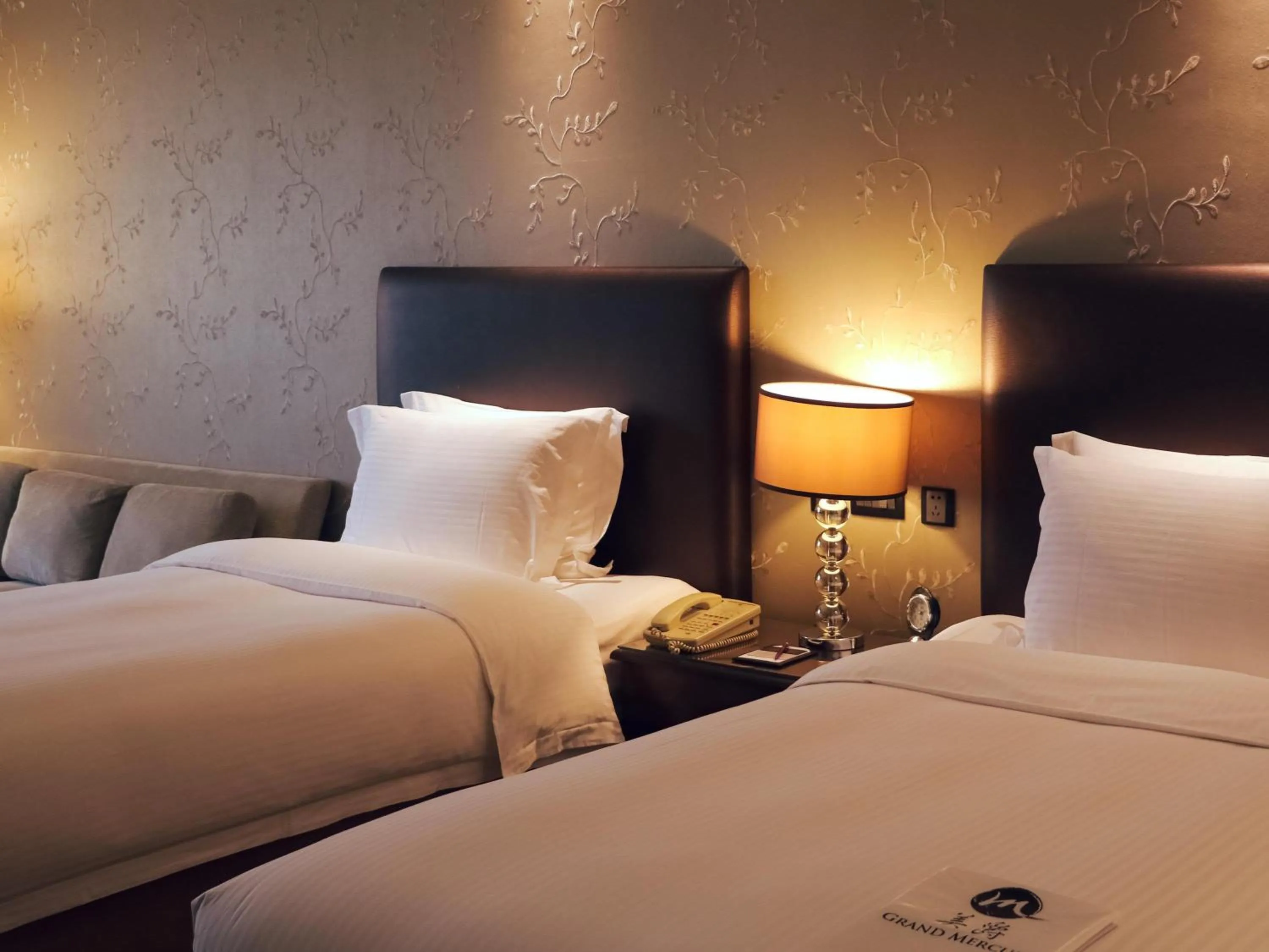 Bedroom, Bed in Grand Mercure Beijing Central