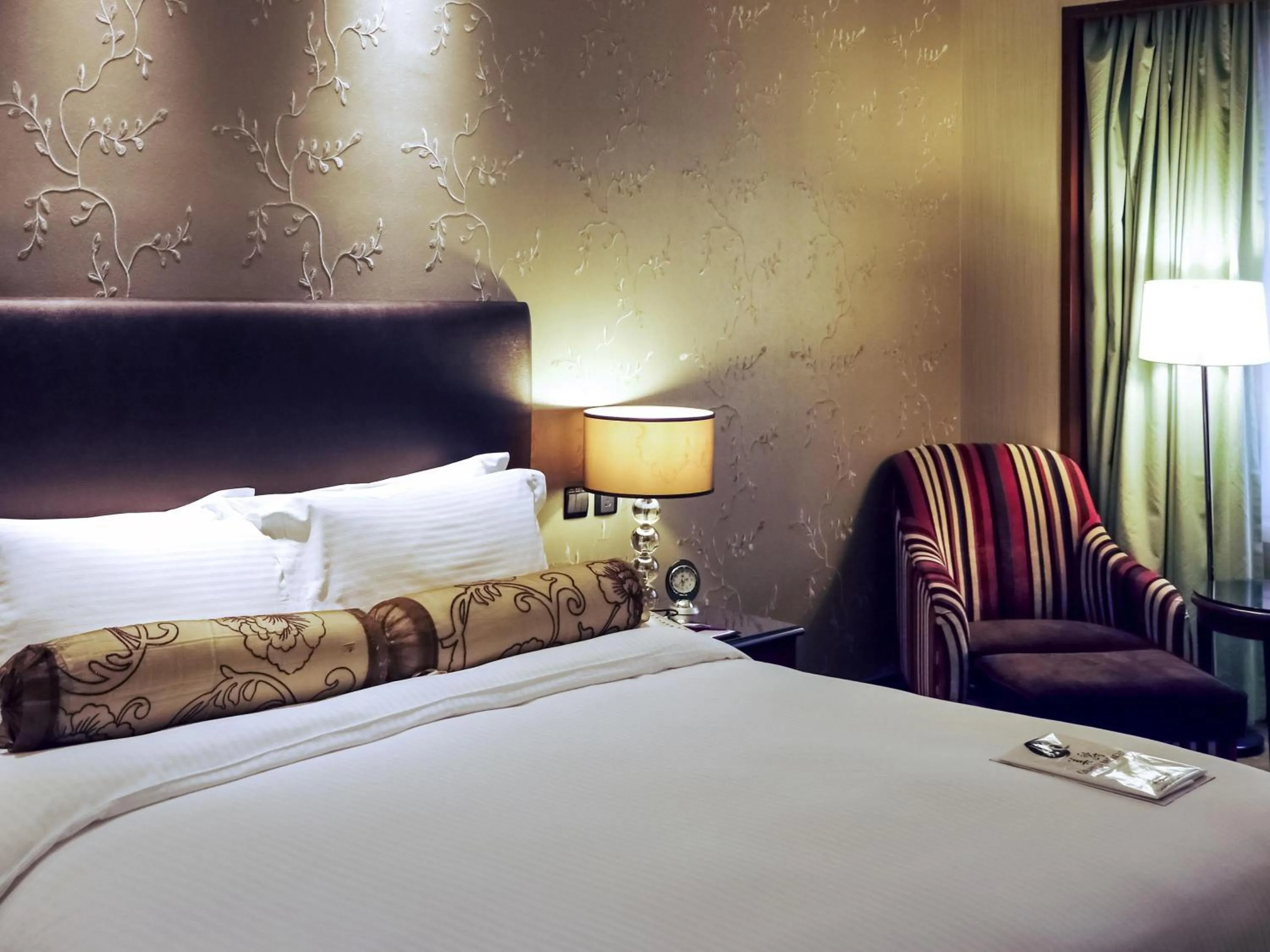 Bedroom, Bed in Grand Mercure Beijing Central