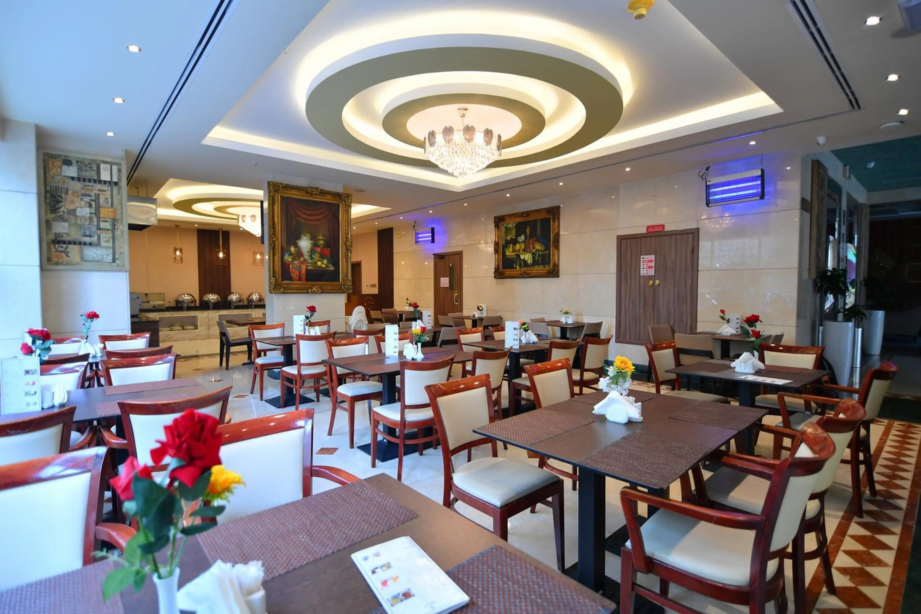 Restaurant/places to eat in Nejoum Al Emarat