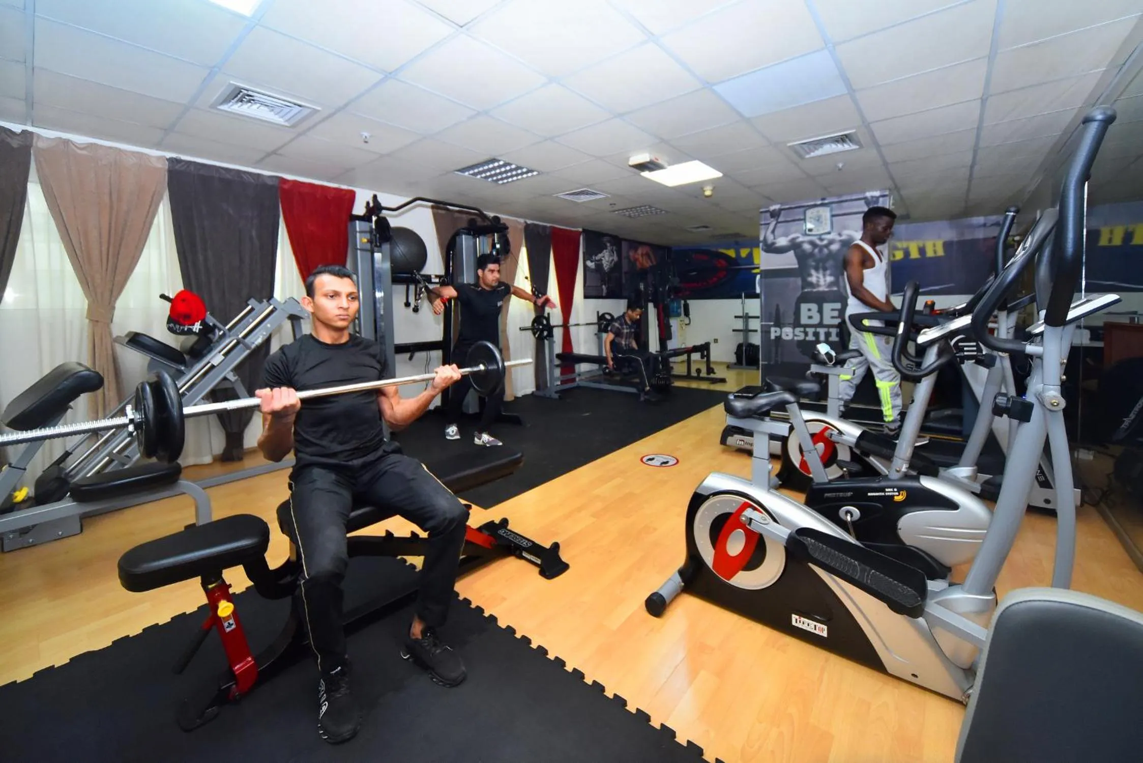 Fitness centre/facilities in Nejoum Al Emarat