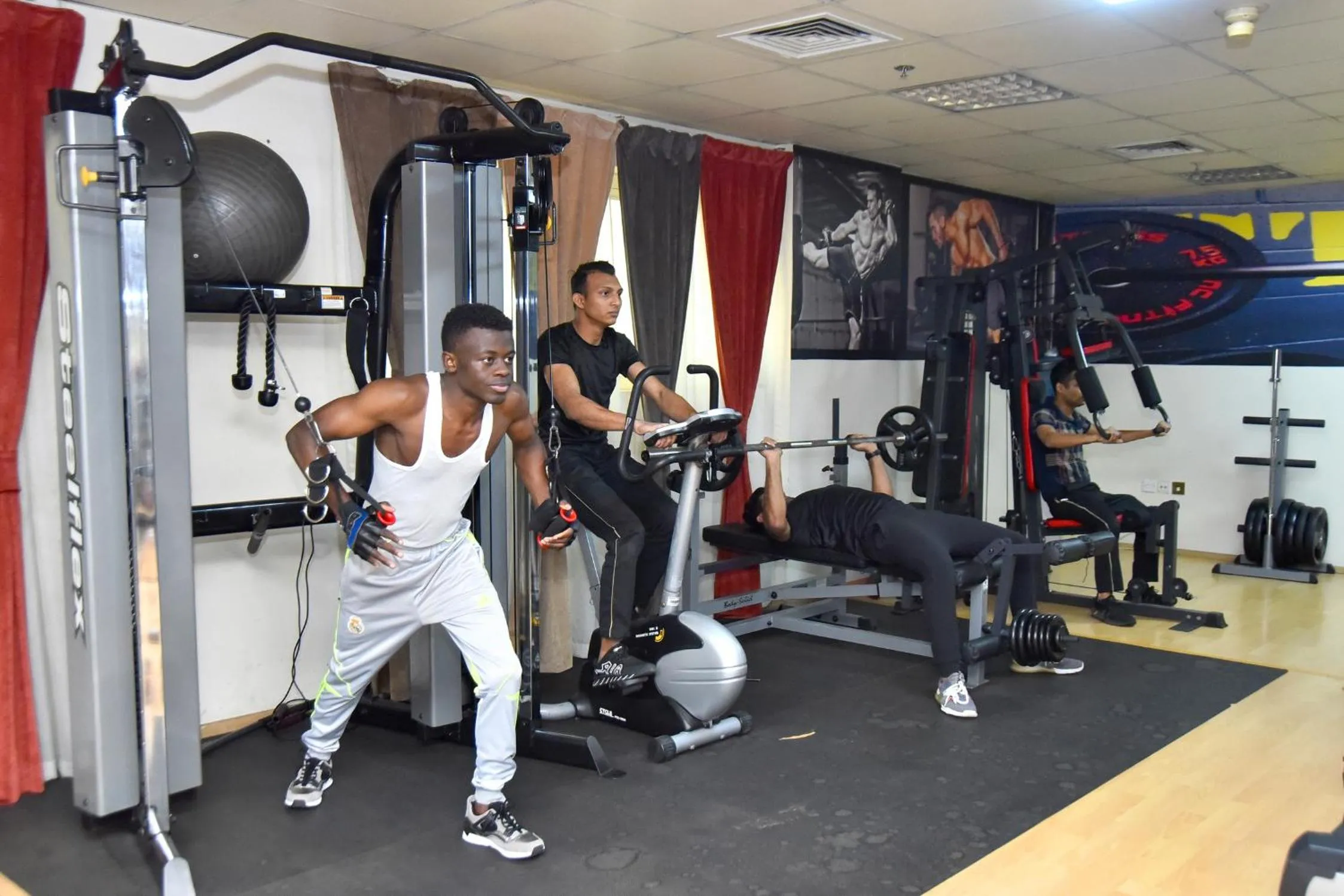 Fitness centre/facilities in Nejoum Al Emarat