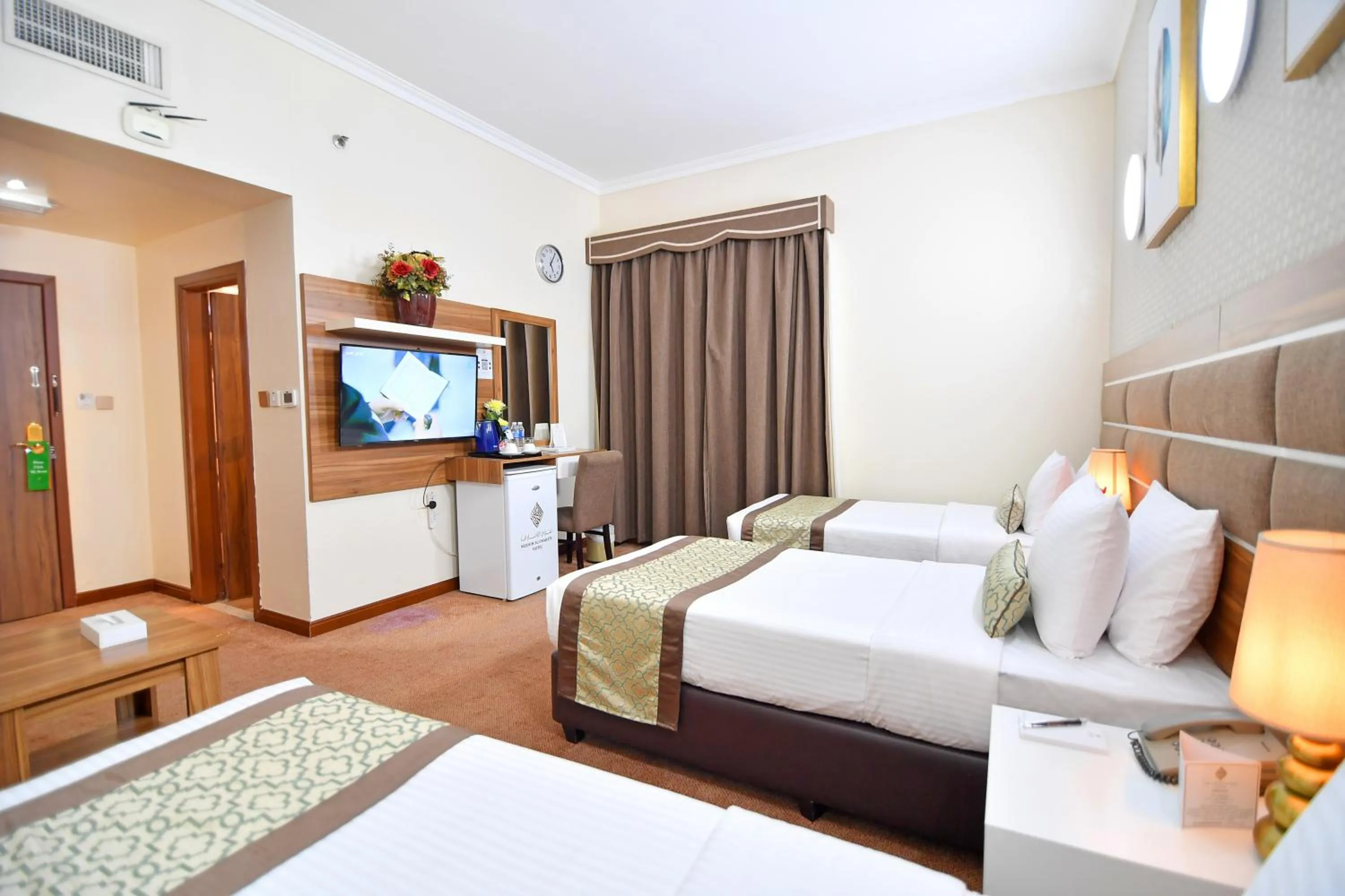 Bedroom, Bed in Nejoum Al Emarat