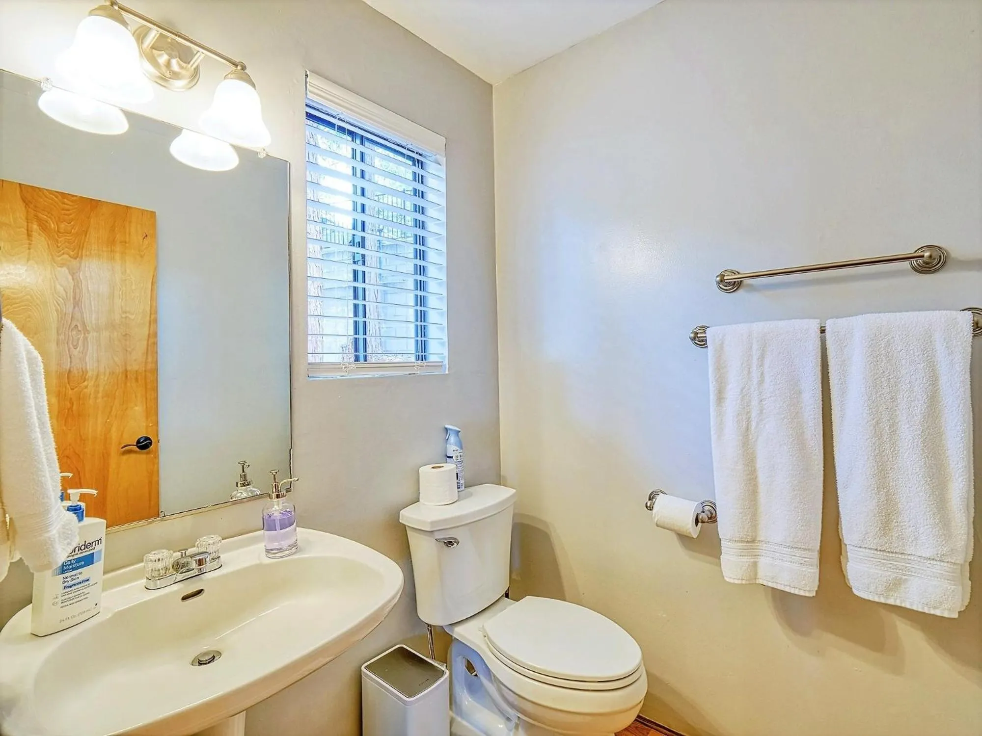 Bathroom in Kid's Paradise! Ball Pit 2 Lofts Lakeview 5 bd, 3ba