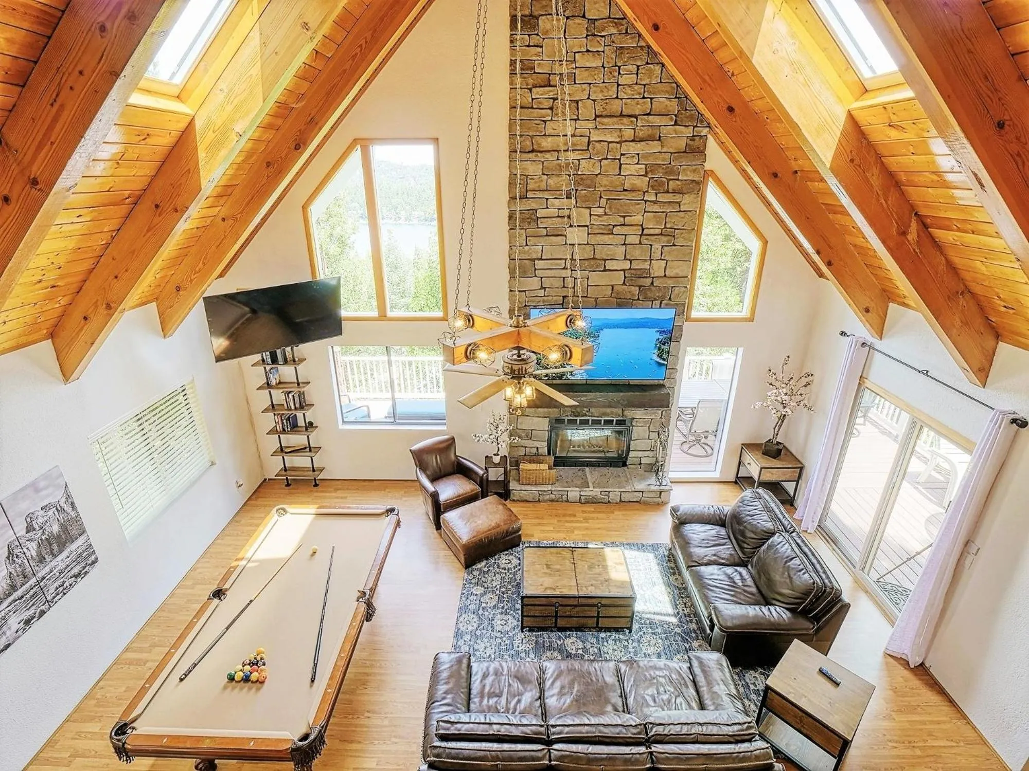 Communal lounge/ TV room in Kid's Paradise! Ball Pit 2 Lofts Lakeview 5 bd, 3ba