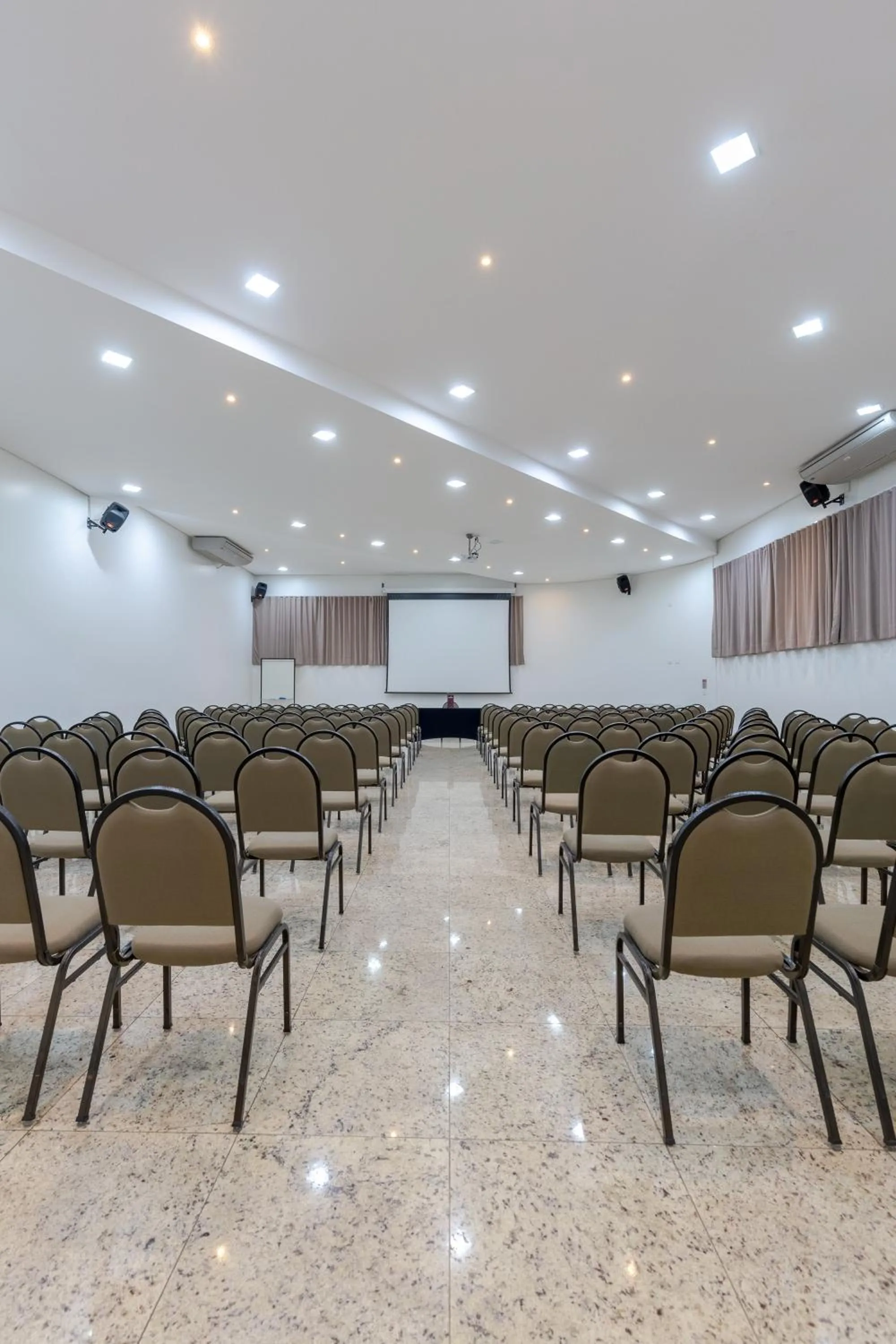 Meeting/conference room in Nohotel Premium Americana