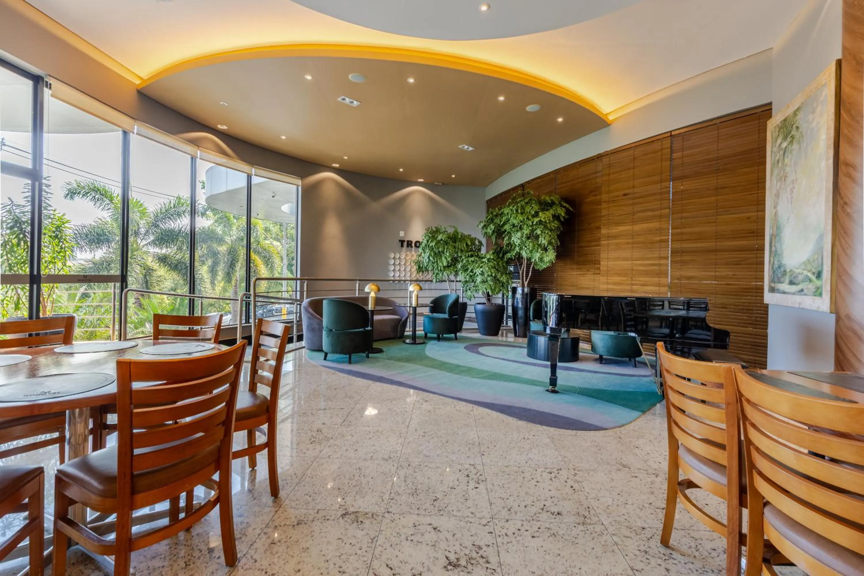 Restaurant/places to eat in Nohotel Premium Americana