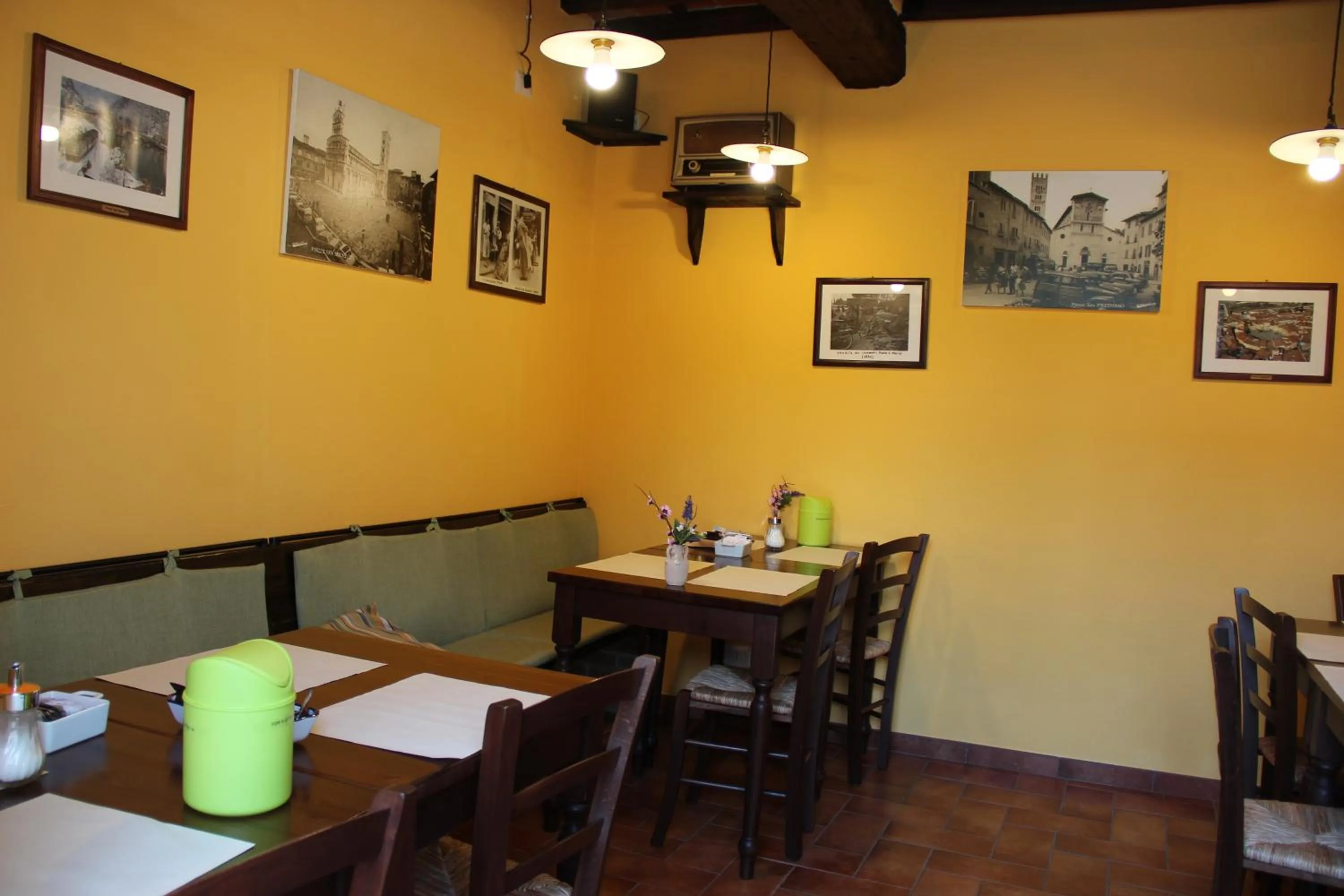 Dining area in Bed & Breakfast Lucca Fora