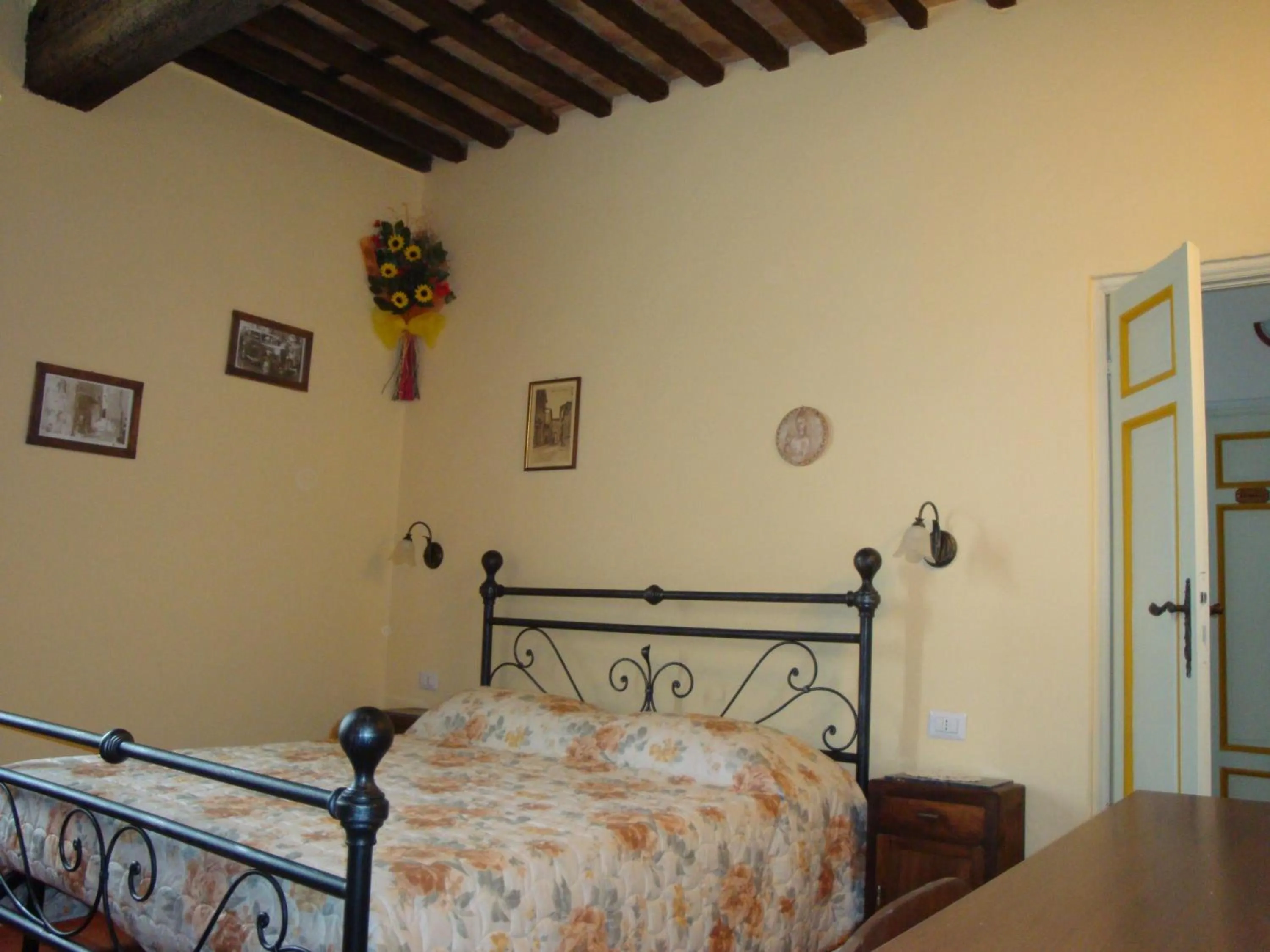 Photo of the whole room, Bed in Bed & Breakfast Lucca Fora