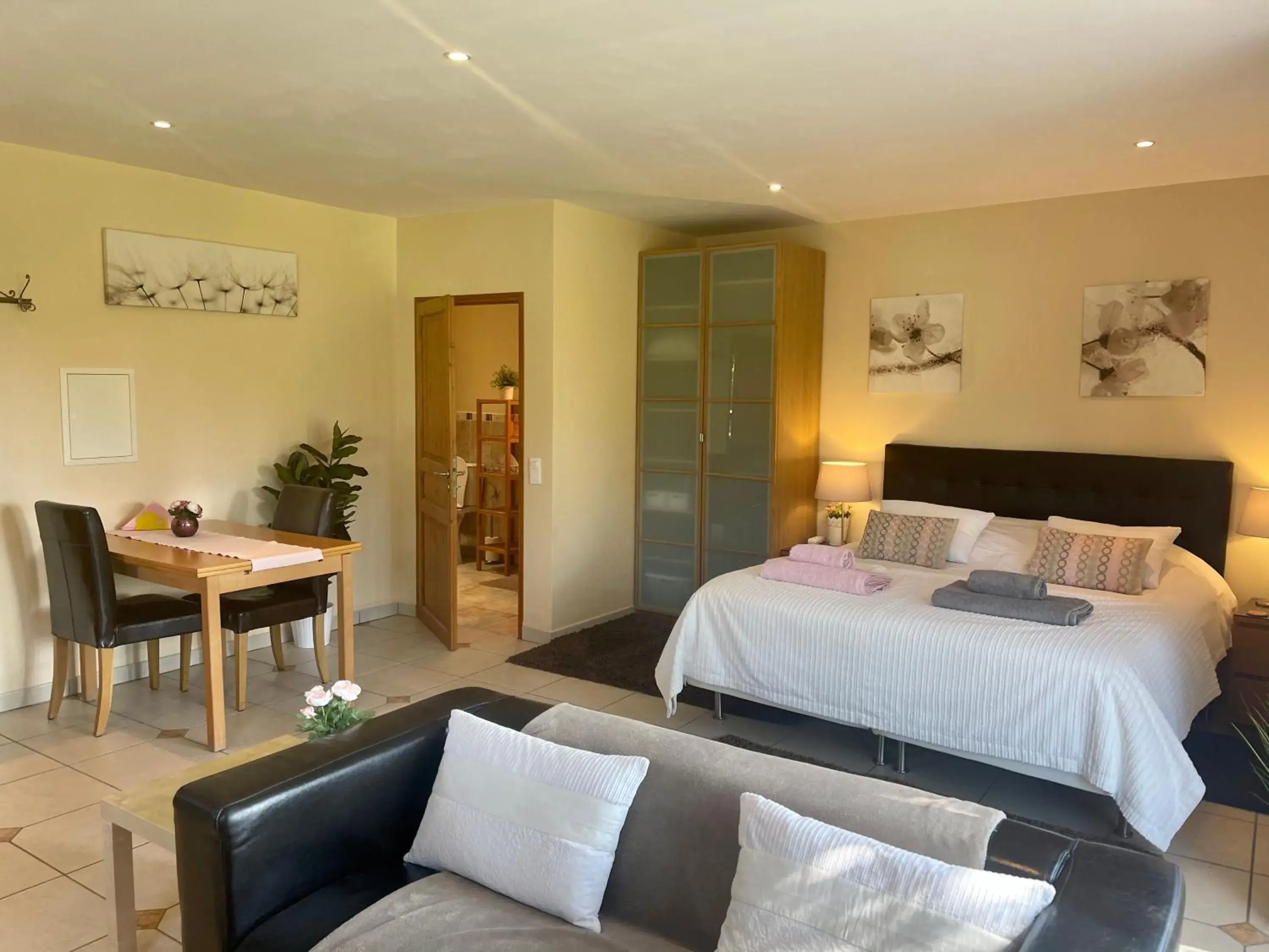 Ground Floor Studio with Terrace in Gites du Caylar - Chambres et Appartments Ground Floor Studio with Terrace in Gites du Caylar - Chambres et Appartments