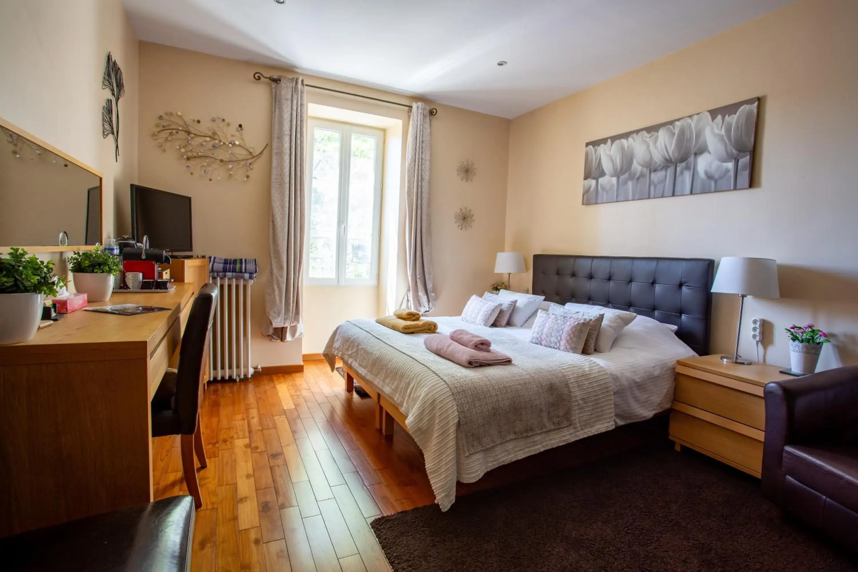 Deluxe Two-Bedroom Suite in Gites du Caylar - Chambres et Appartments Deluxe Two-Bedroom Suite in Gites du Caylar - Chambres et Appartments