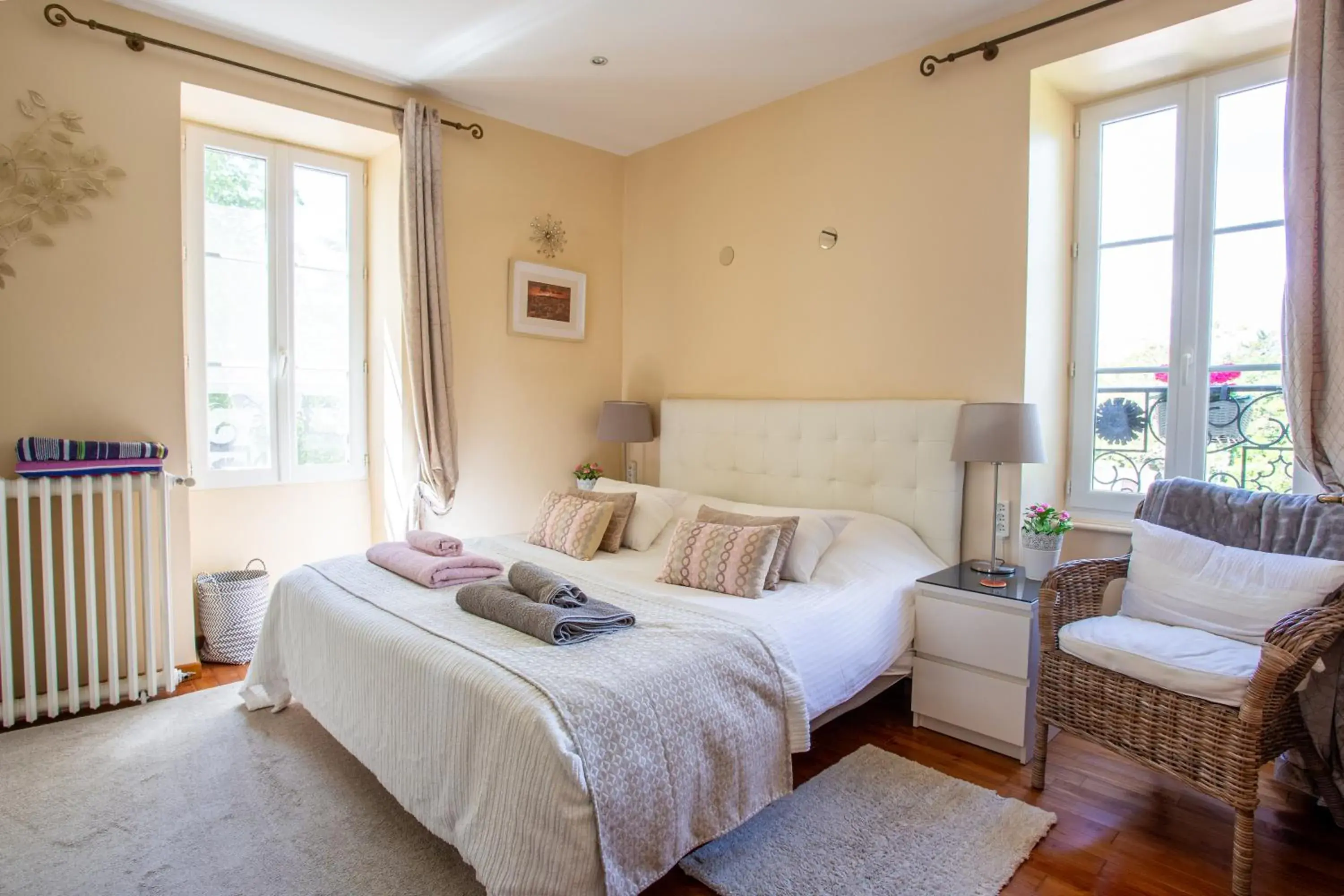 Double Room with Garden View and Private Bathroom in Gites du Caylar - Chambres et Appartments Double Room with Garden View and Private Bathroom in Gites du Caylar - Chambres et Appartments