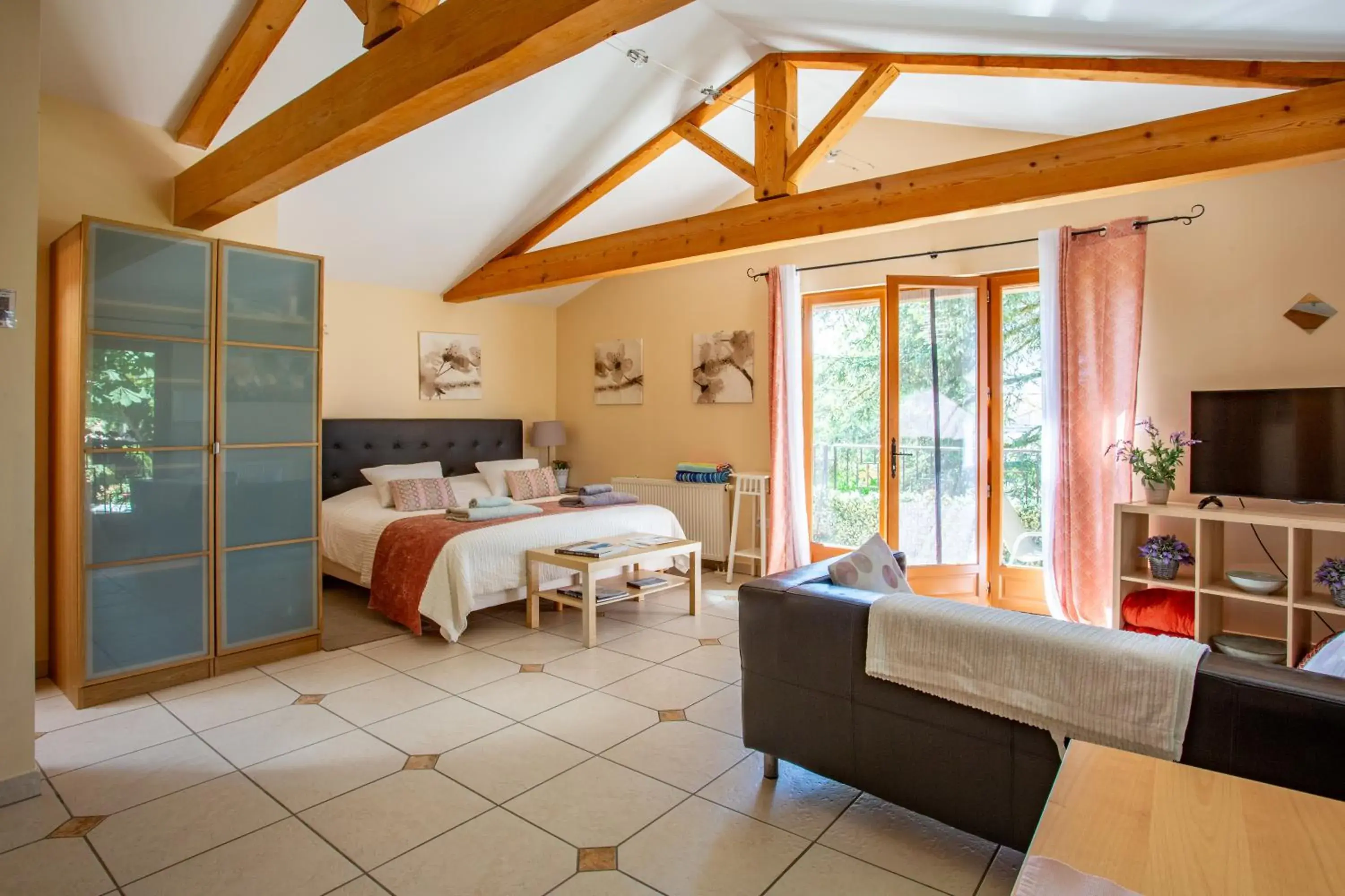 Studio with Balcony in Gites du Caylar - Chambres et Appartments Studio with Balcony in Gites du Caylar - Chambres et Appartments