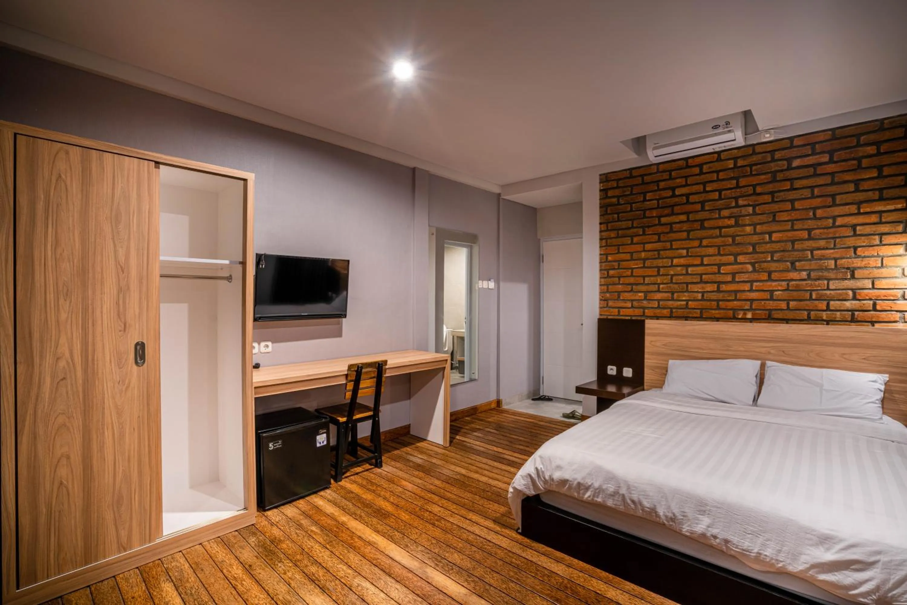 Photo of the whole room, Bed in Lushy Hostel Canggu