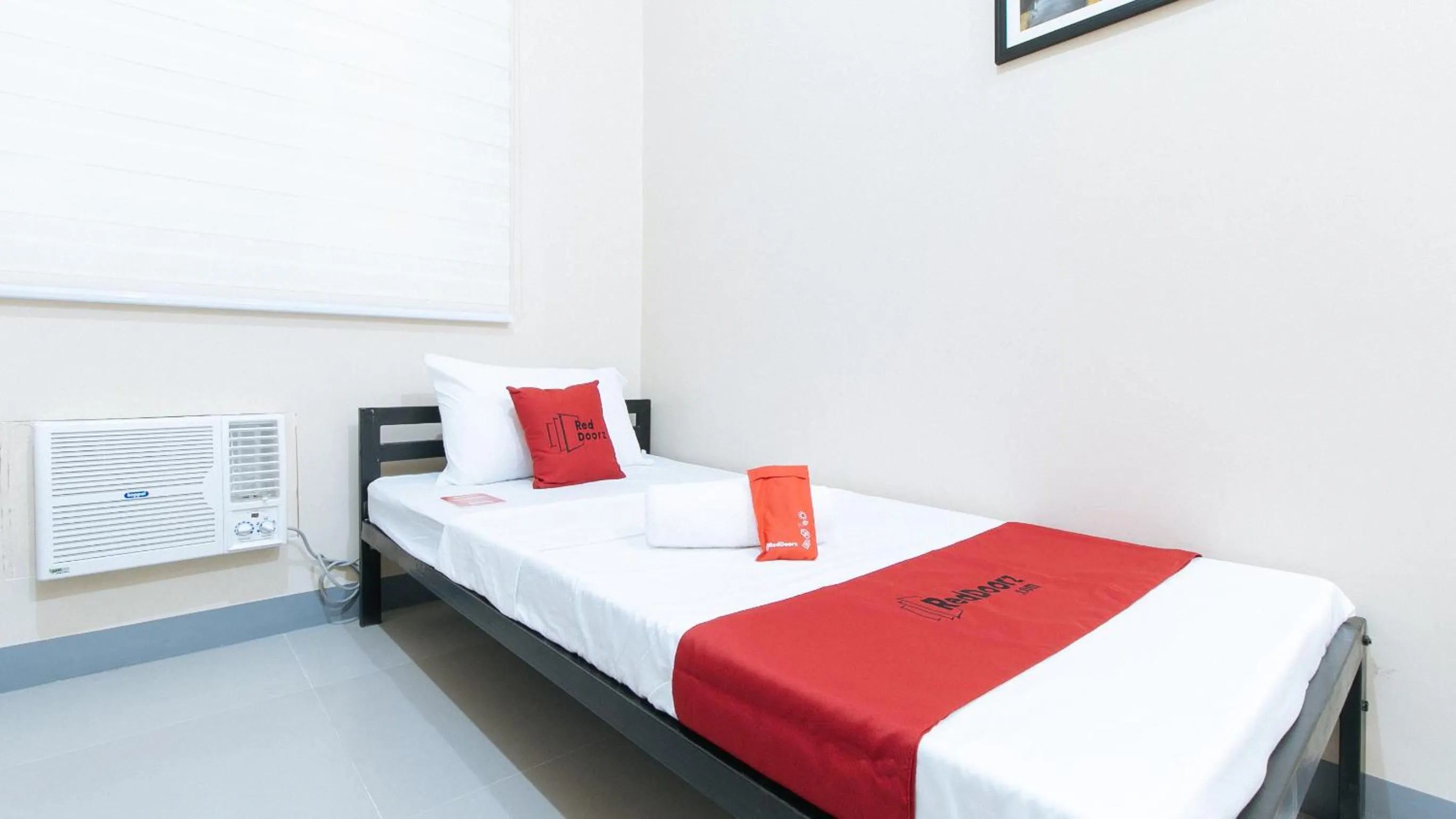 Bed in RedDoorz Plus @ Torre De Manuel Residences 1