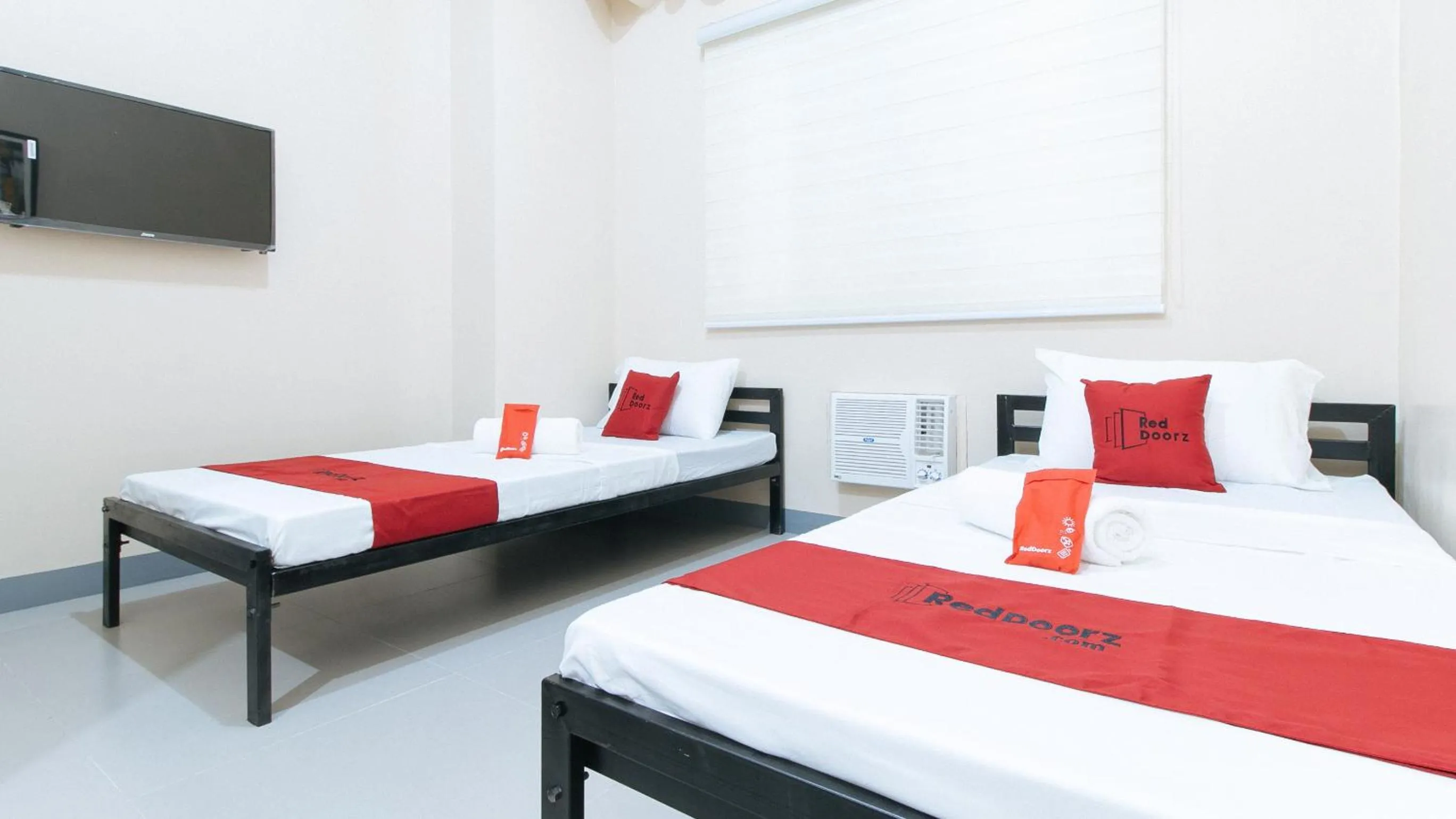 Bed in RedDoorz Plus @ Torre De Manuel Residences 1