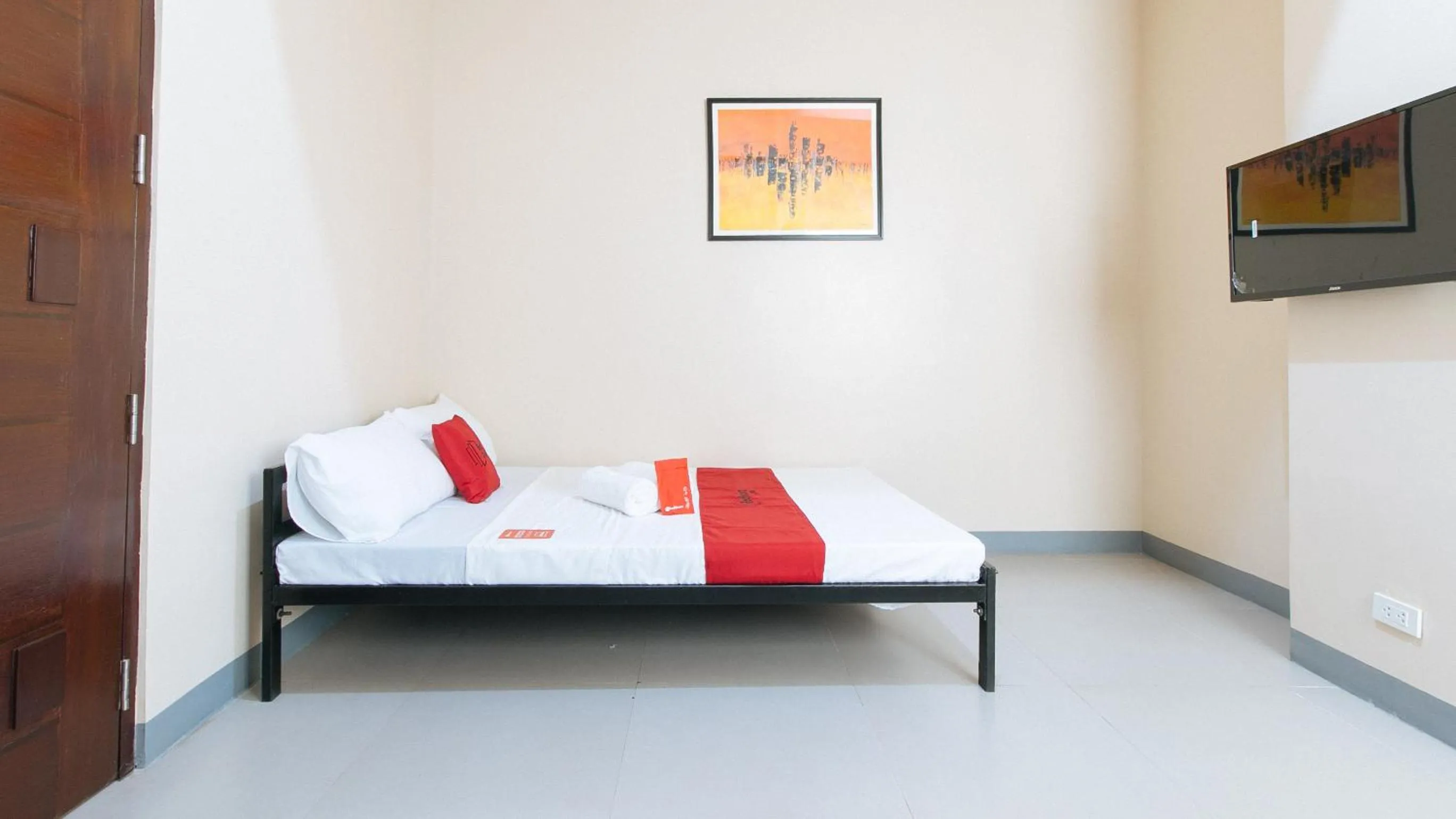 Bed in RedDoorz Plus @ Torre De Manuel Residences 1