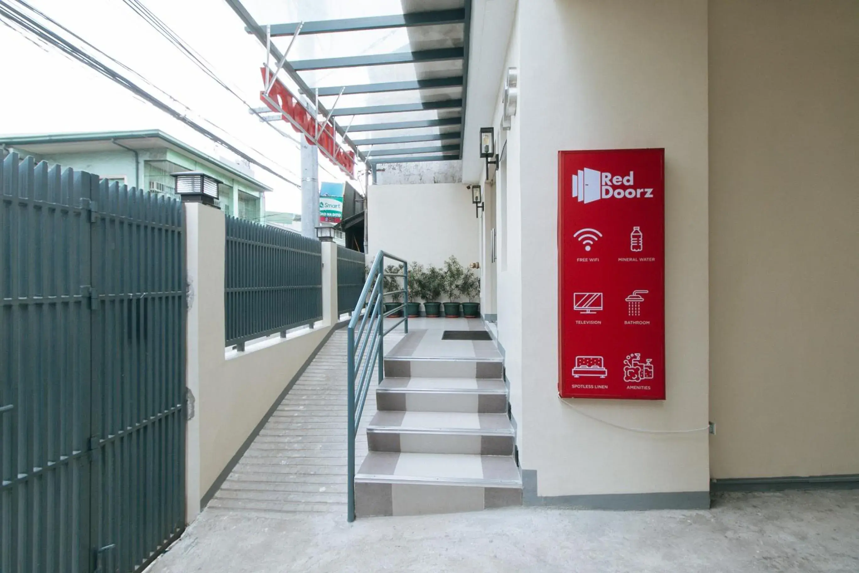 Facade/entrance in RedDoorz Plus @ Torre De Manuel Residences 1 Facade/entrance in RedDoorz Plus @ Torre De Manuel Residences 1