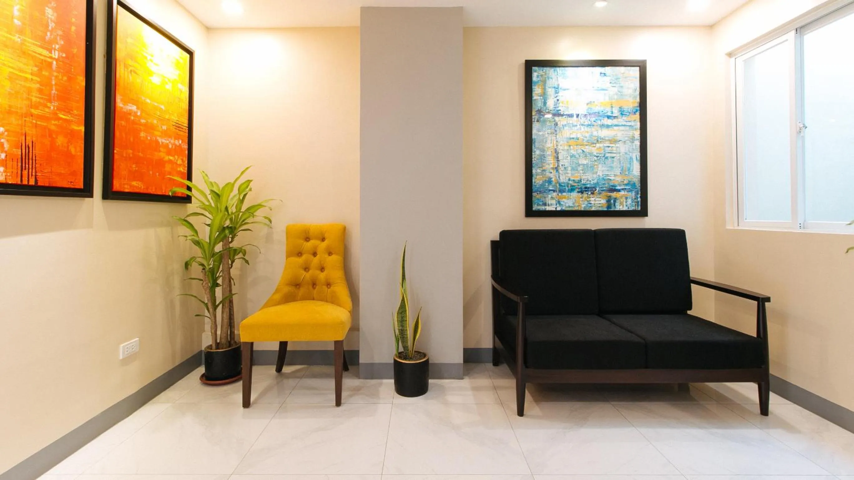 Seating area in RedDoorz Plus @ Torre De Manuel Residences 1