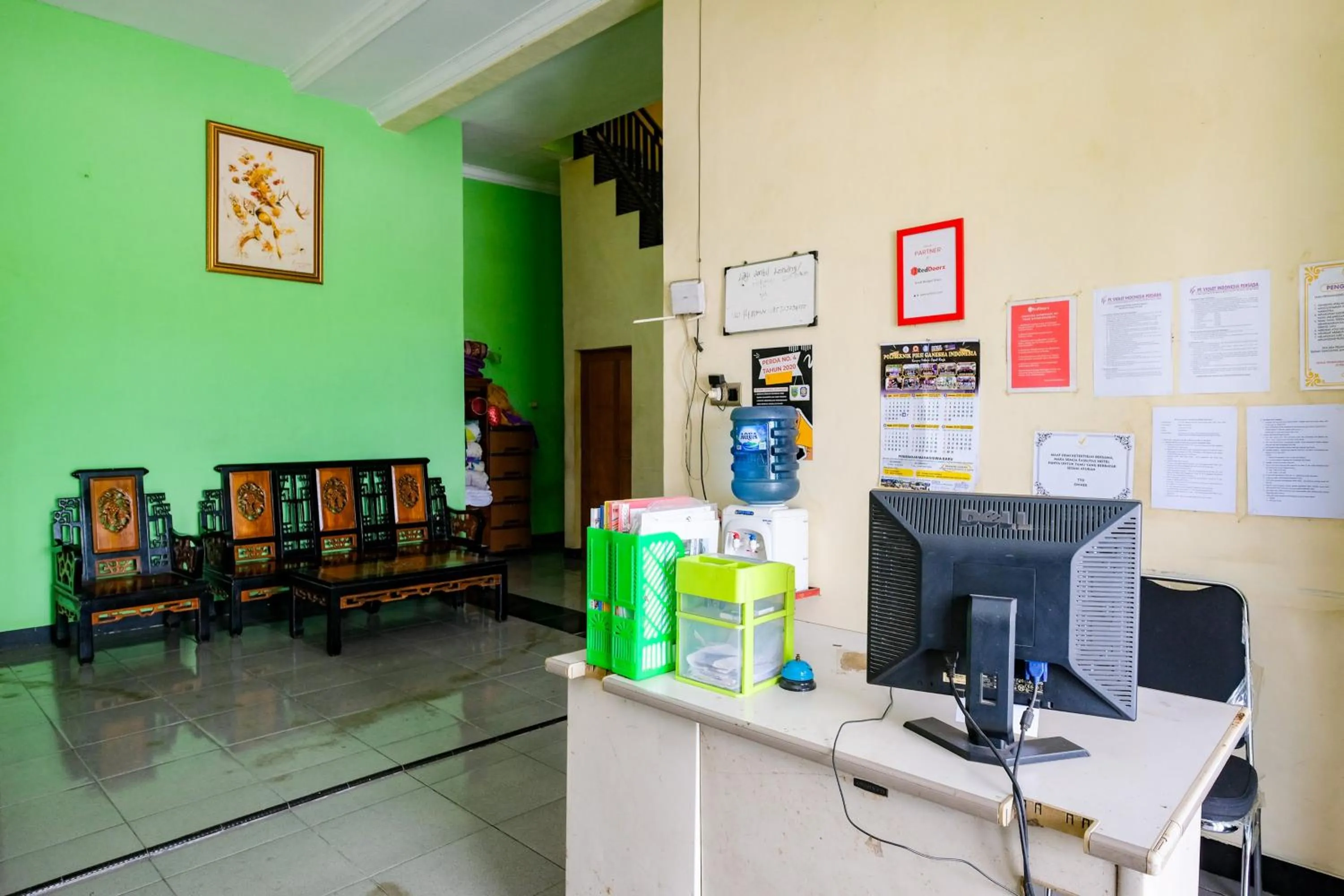 Lobby or reception in RedDoorz near RSUD Kebumen 2