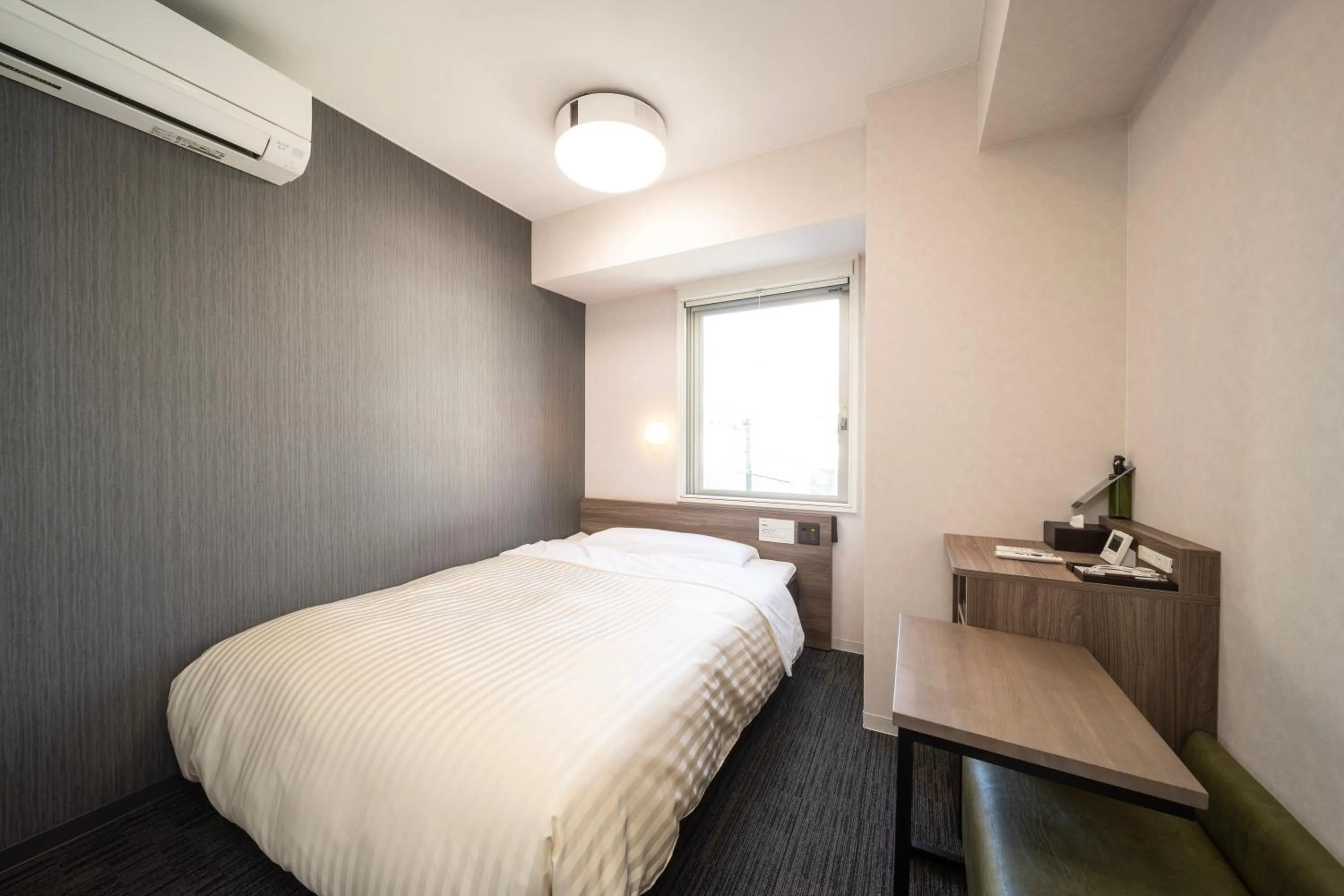 Bed in Super Hotel Hiroshima Yagenboridori