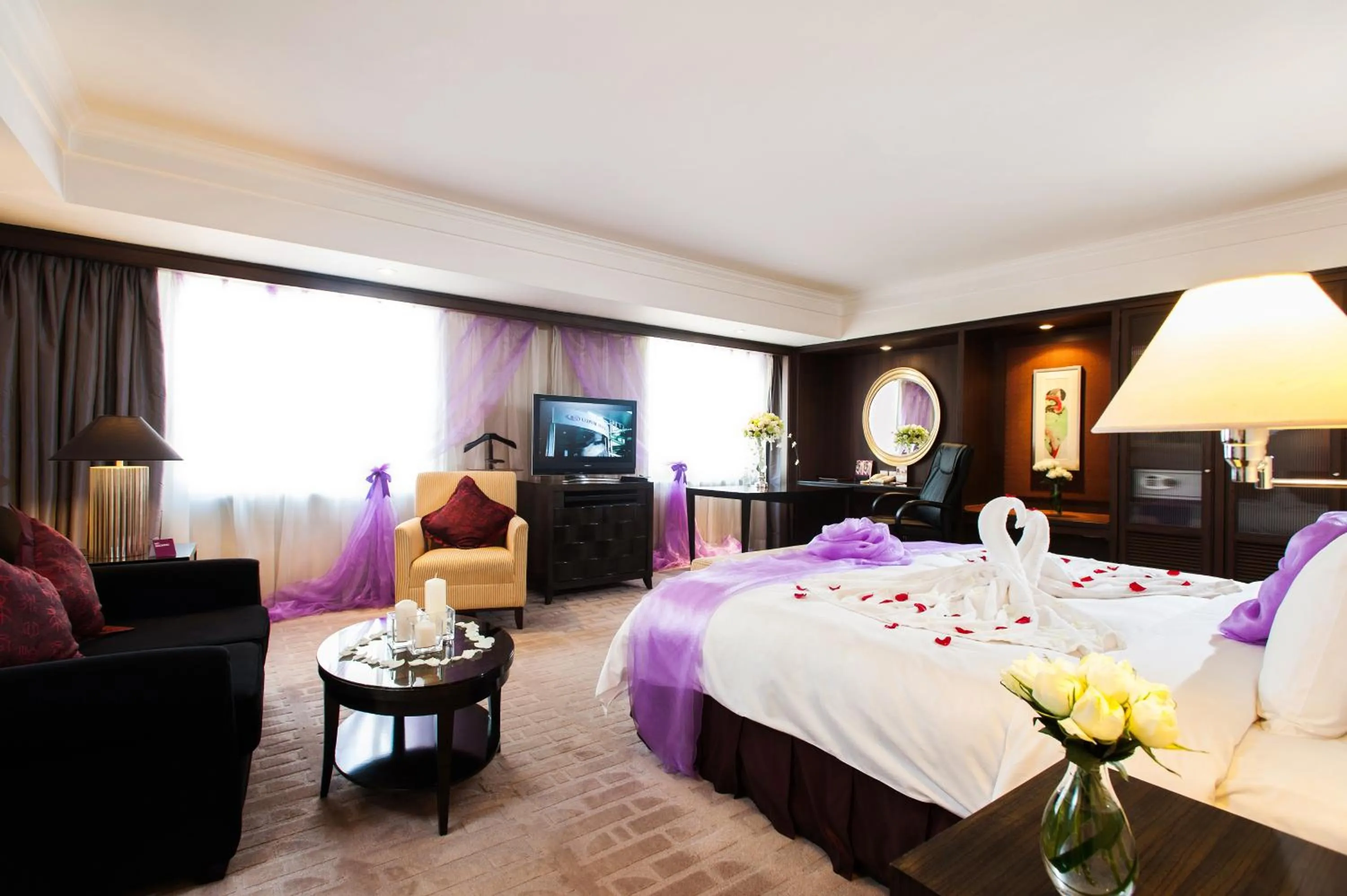 Decorative detail, Bed in V-Continent Beijing Parkview Wuzhou Hotel