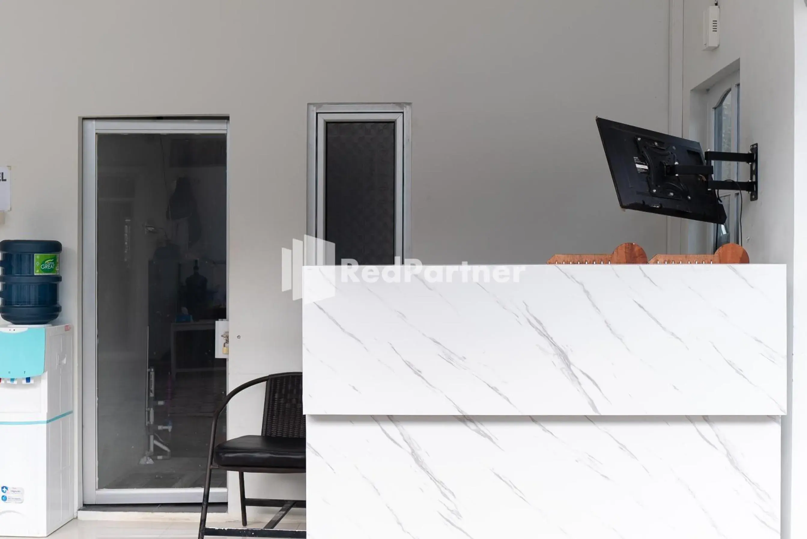 Lobby or reception in Wisma Narada 2 Lampung Mitra RedDoorz Lobby or reception in Wisma Narada 2 Lampung Mitra RedDoorz