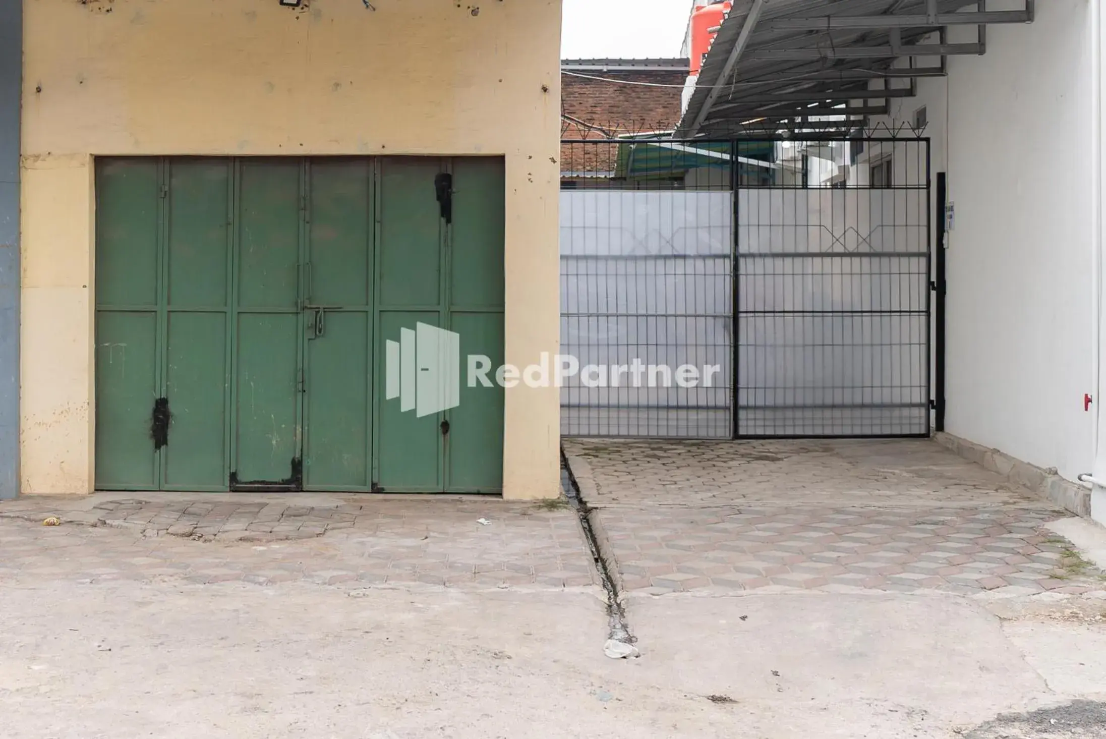 Property building in Wisma Narada 2 Lampung Mitra RedDoorz Property building in Wisma Narada 2 Lampung Mitra RedDoorz