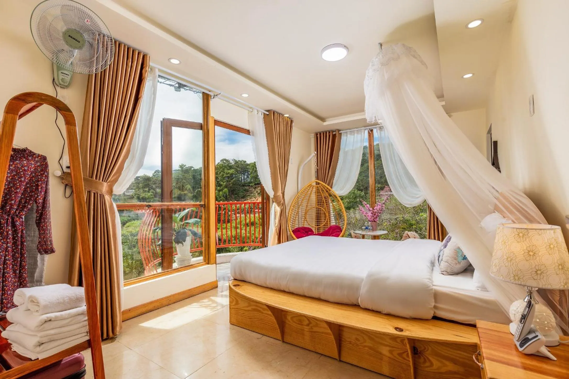 Photo of the whole room in Đà Lạt Cam ly Hotel