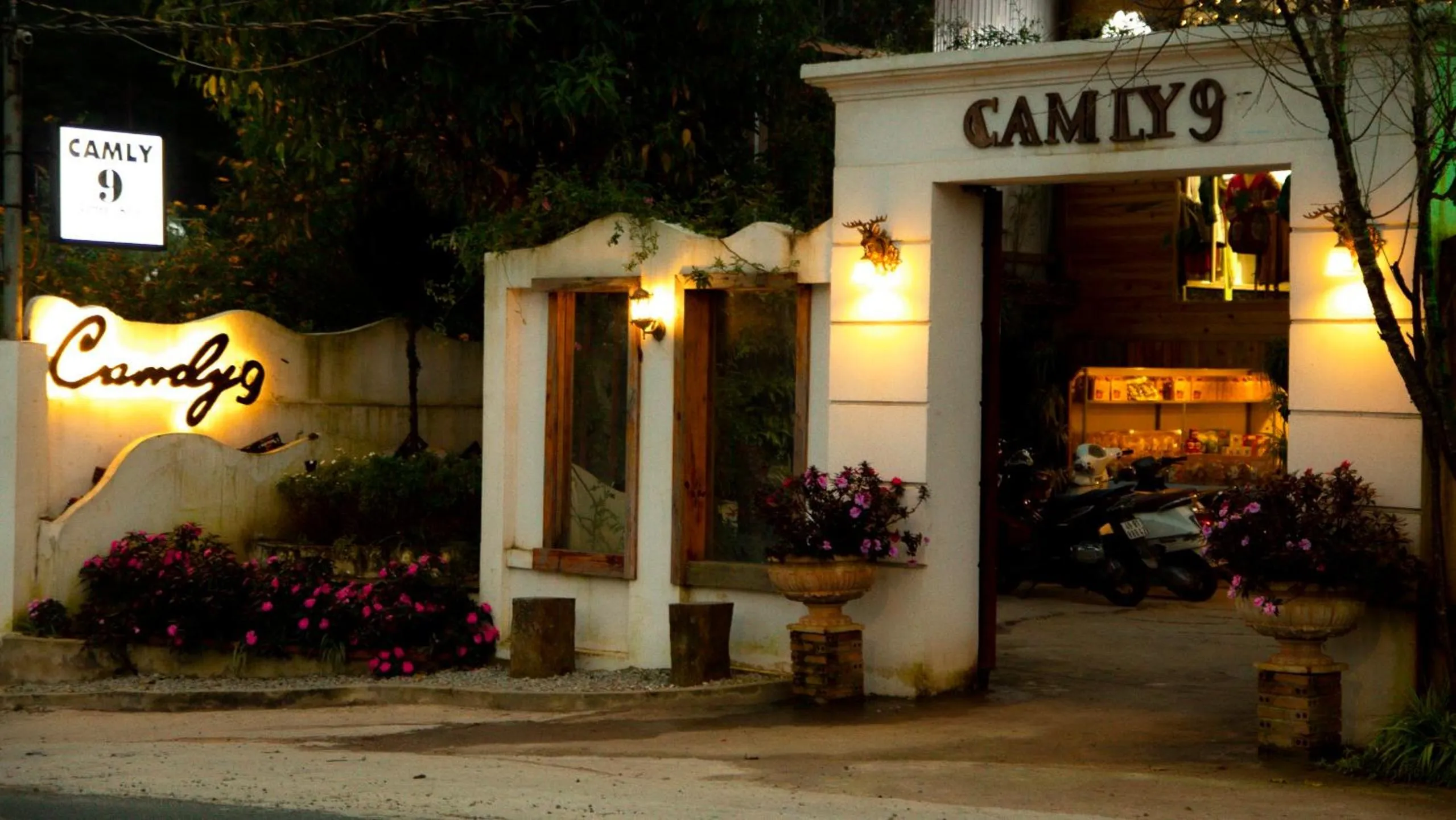 Logo/Certificate/Sign in Đà Lạt Cam ly Hotel