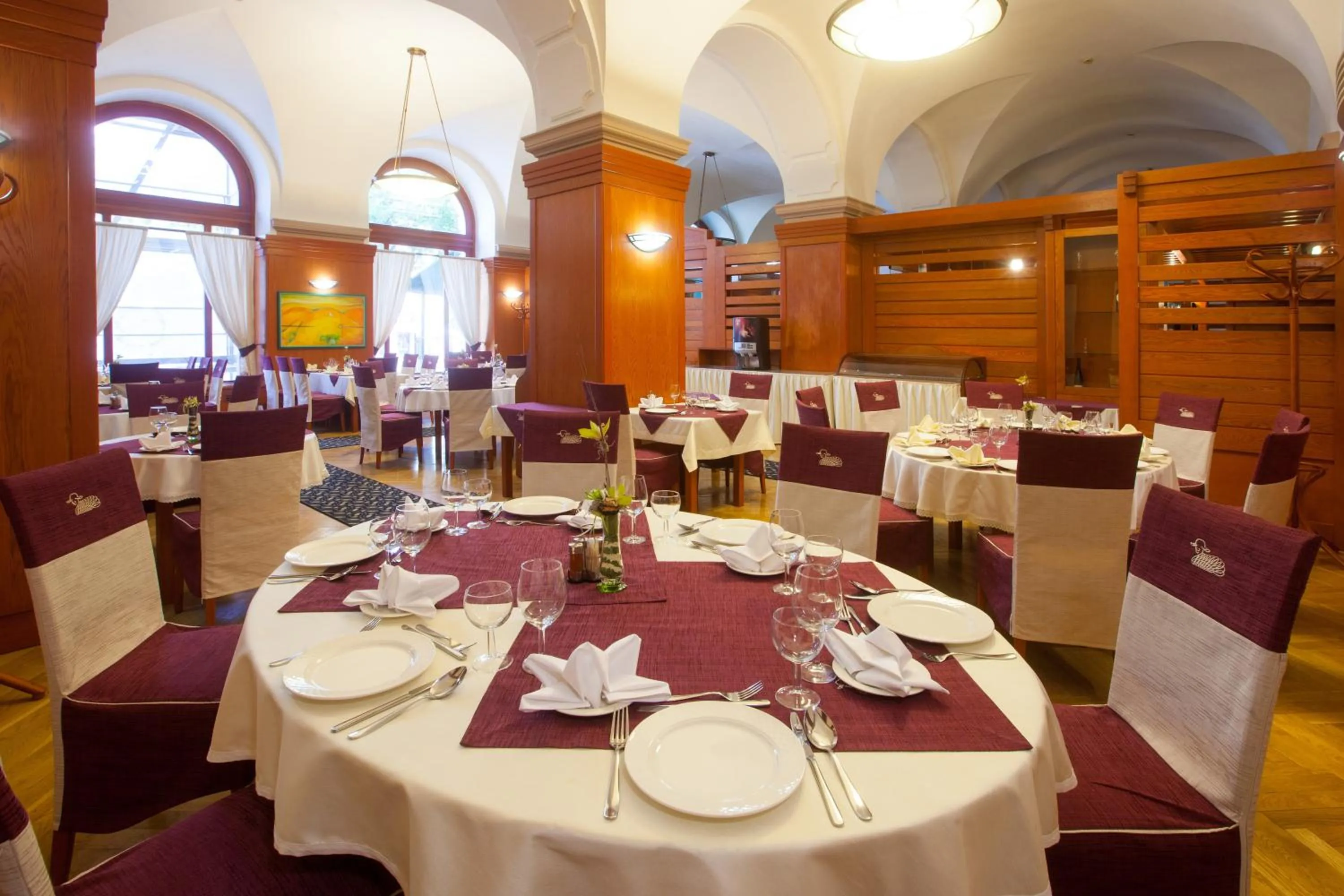 Restaurant/places to eat in Arany Bárány Hotel