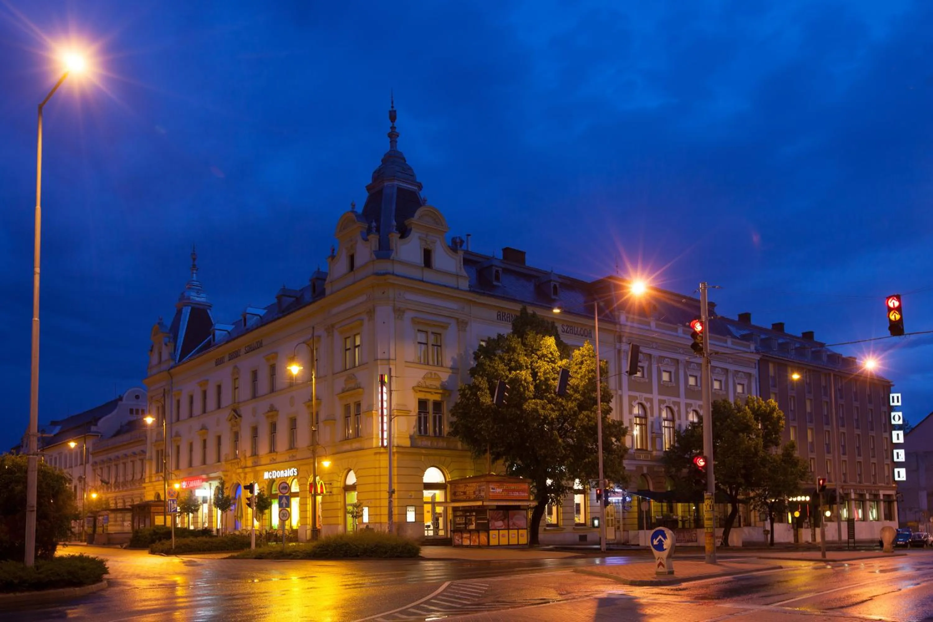 Facade/entrance in Arany Bárány Hotel