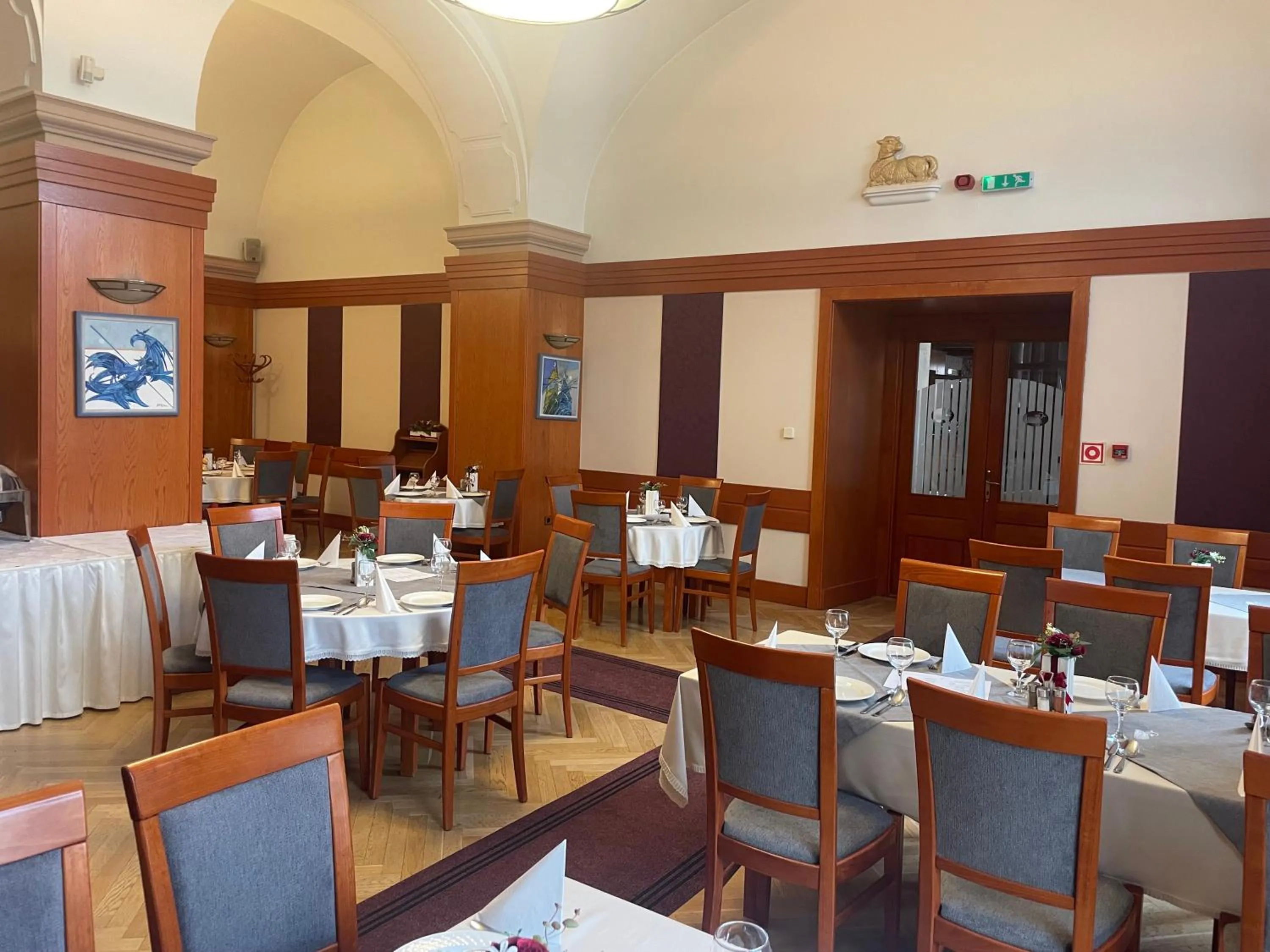 Restaurant/places to eat in Arany Bárány Hotel