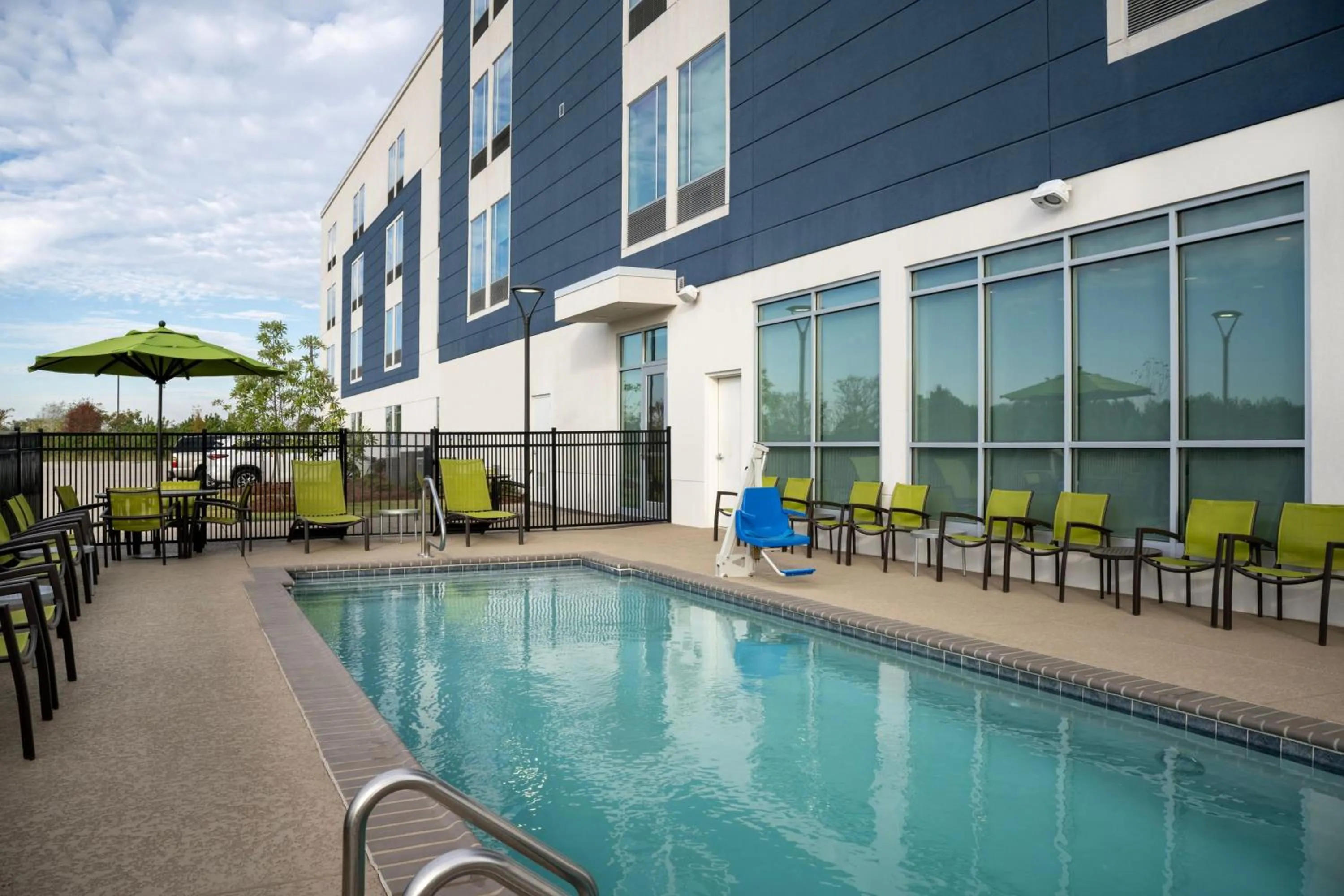 Swimming pool in SpringHill Suites by Marriott Birmingham Gardendale