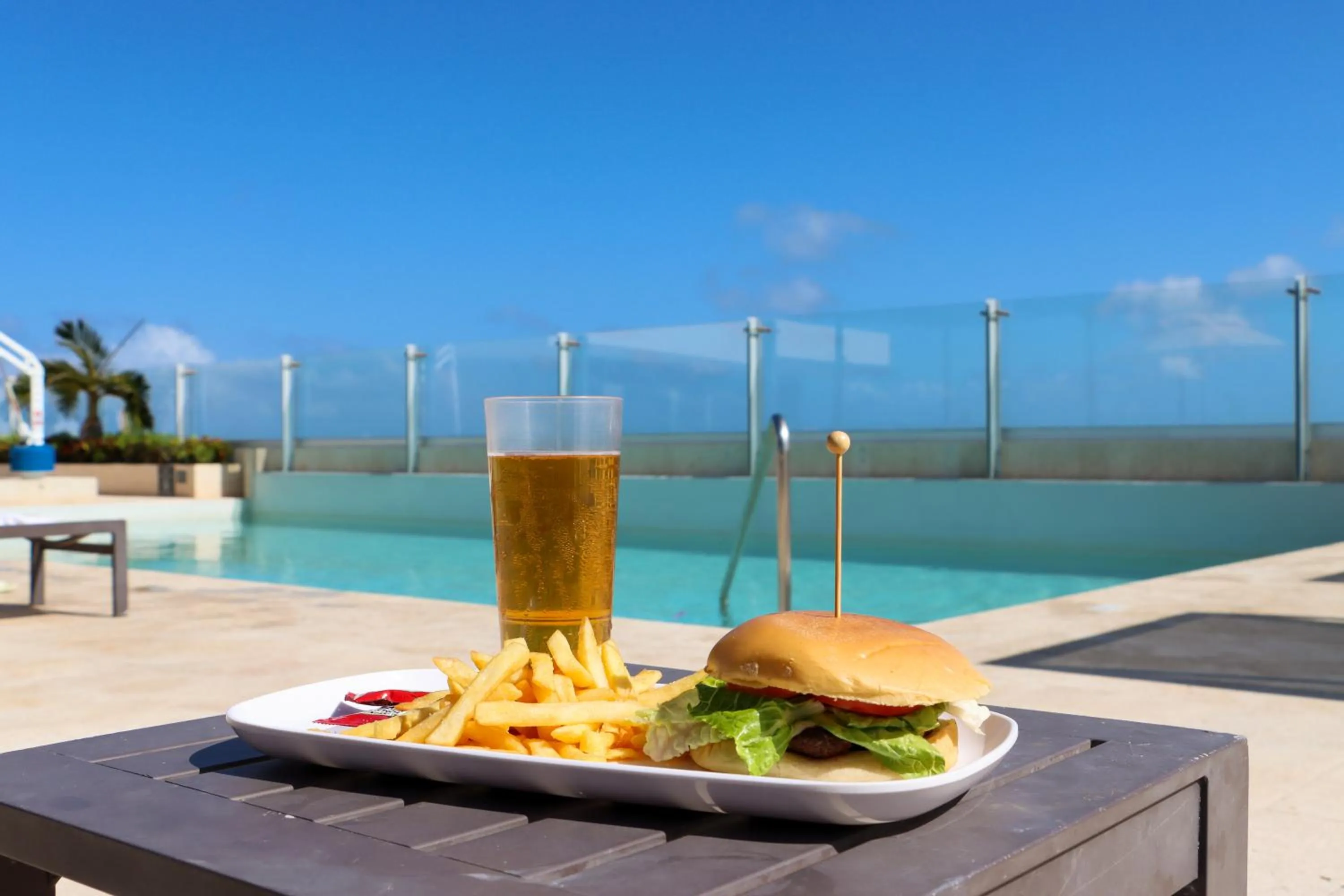 Restaurant/places to eat in Residence Inn by Marriott Cancun Hotel Zone
