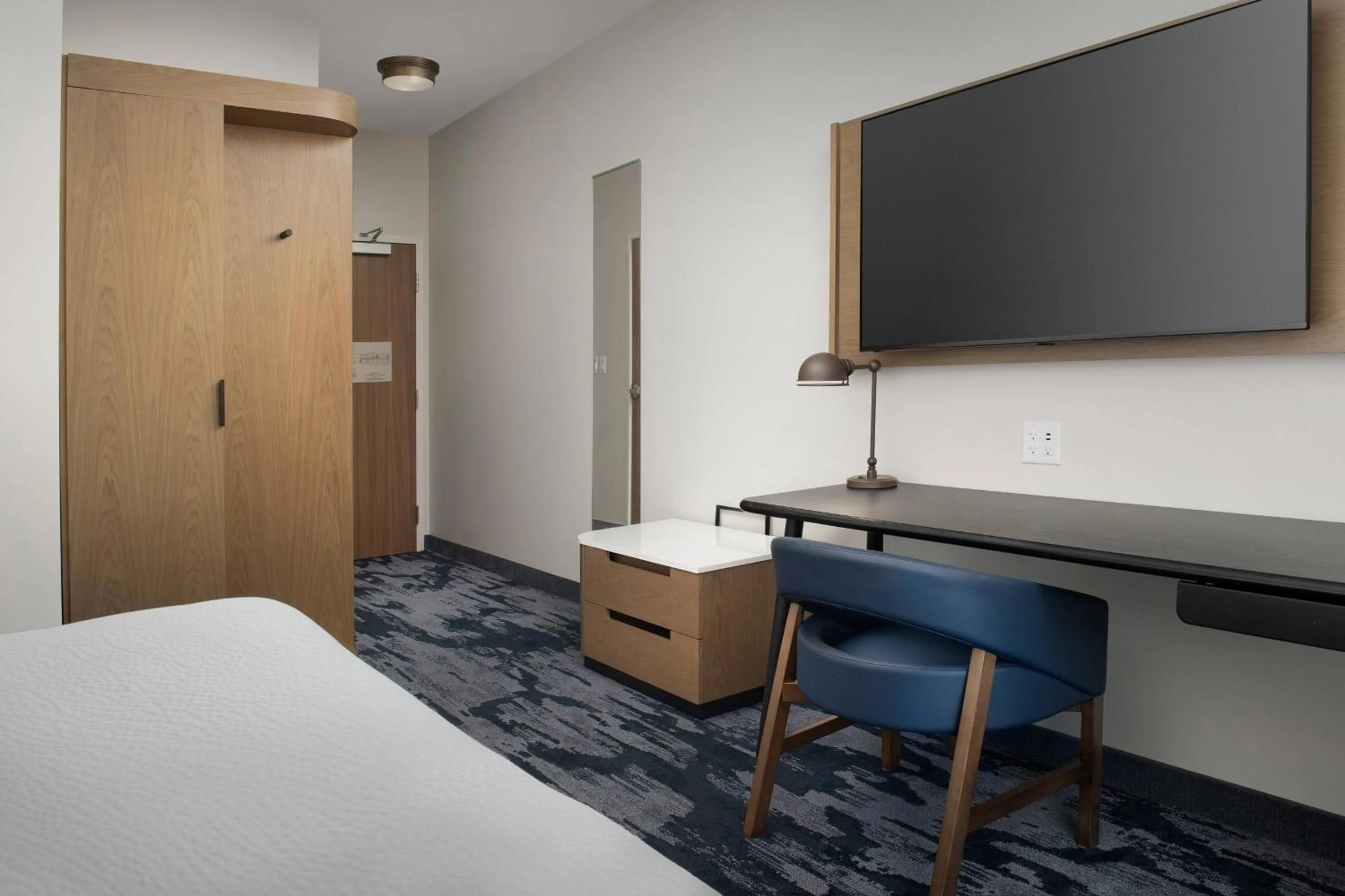 Photo of the whole room, Bed in Fairfield Inn & Suites by Marriott Santa Rosa Rohnert Park
