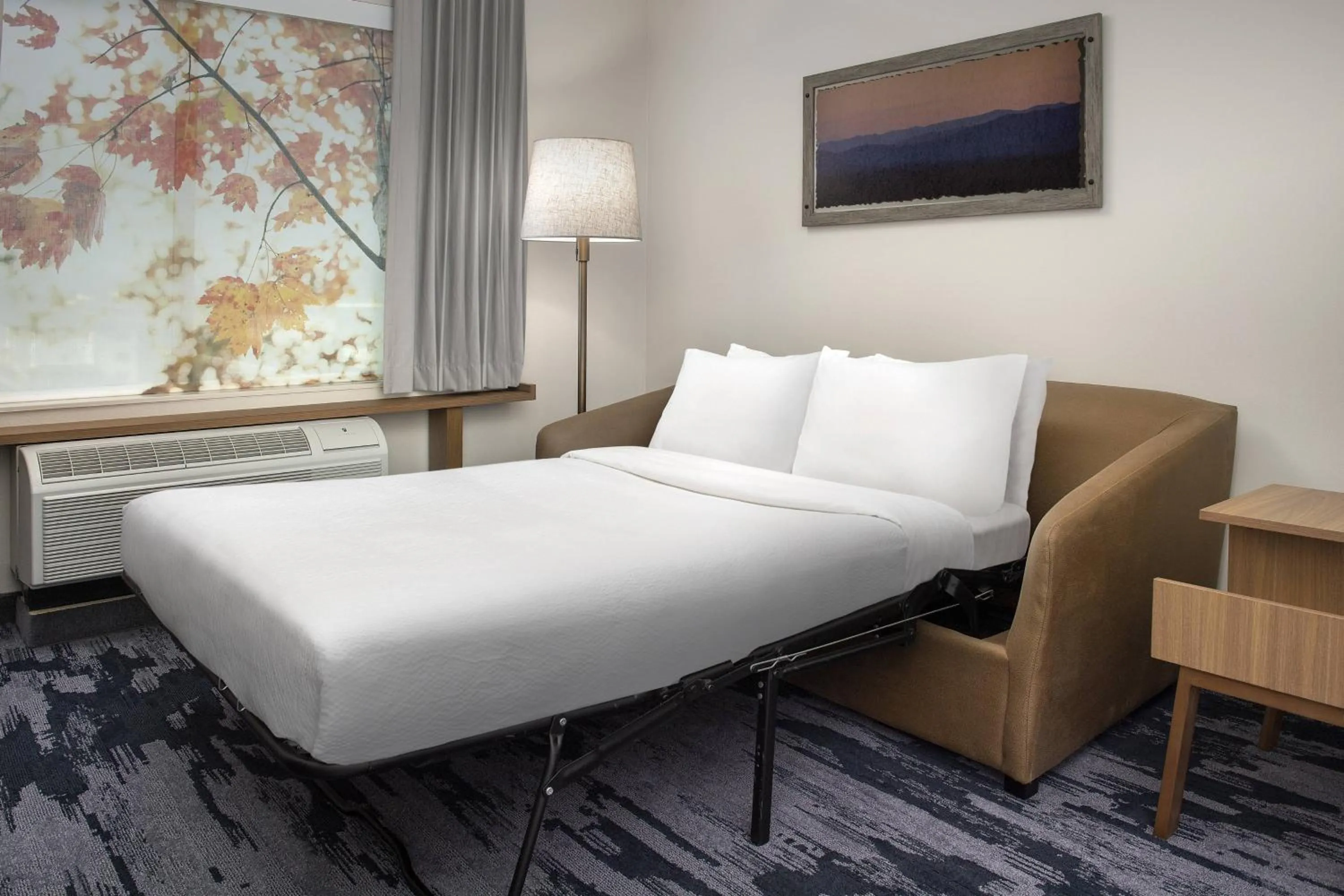 Bedroom, Bed in Fairfield Inn & Suites by Marriott Santa Rosa Rohnert Park