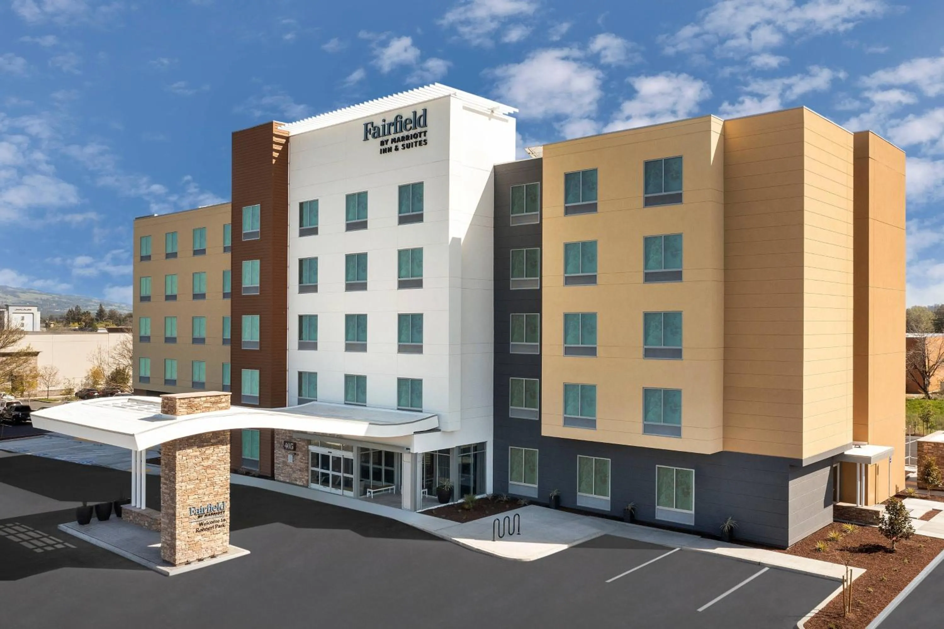 Property building in Fairfield Inn & Suites by Marriott Santa Rosa Rohnert Park
